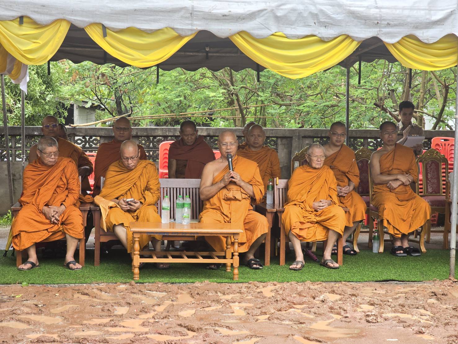 จังหวัดขอนแก่น : คณะกรรมการกองบุญแห่งการให้อำเภอเมืองขอนแก่น ร่วมกับสำนักงานเหล่ากาชาดจังหวัดขอนแก่น มอบบ้านตามโครงการ “กองบุญแห่งการให้อำเภอเมืองขอนแก่น”