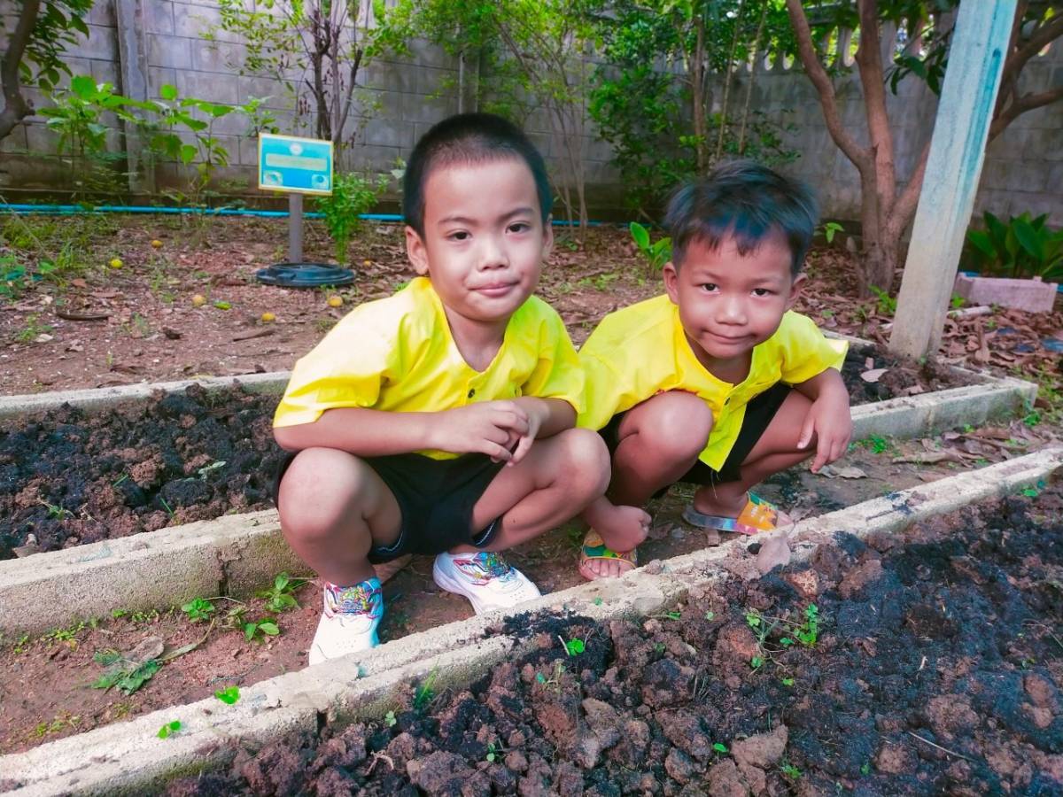 ผู้ว่าฯ ขอนแก่น สนองนโยบายกระทรวงมหาดไทย ขับเคลื่อนการขยายผลสร้างความมั่นคงในศูนย์พัฒนาเด็กเล็ก “กิจกรรมเสริมทักษะชีวิตวิถีใหม่ เยาวชนไทยสร้างอาหารเป็น” ในพื้นที่อำเภออุบลรัตน์ จังหวัดขอนแก่น