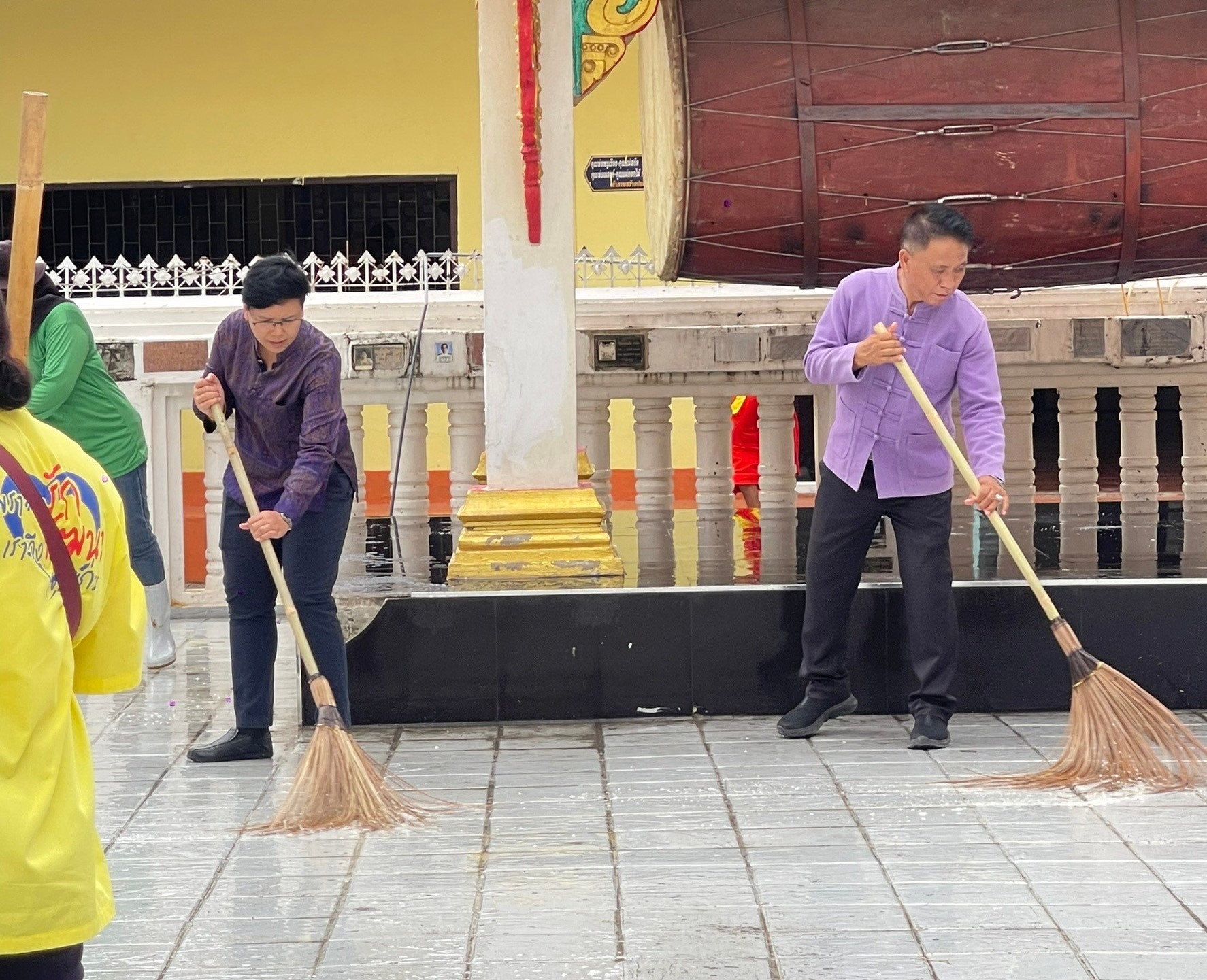 จังหวัดขอนแก่น : เปิดกิจกรรม Big Cleaning Day โครงการวัด ประชา รัฐ สร้างสุข ณ วัดศรีนวล อำเภอเมือง จ.ขอนแก่น ถวายเป็นพระราชกุศลเนื่องในโอกาสวันเฉลิมพระชนมพรรษาของพระบาทสมเด็จพระเจ้าอยู่หัว และพระบรมวงศานุวงศ์ ประจำปี พ.ศ. 2567