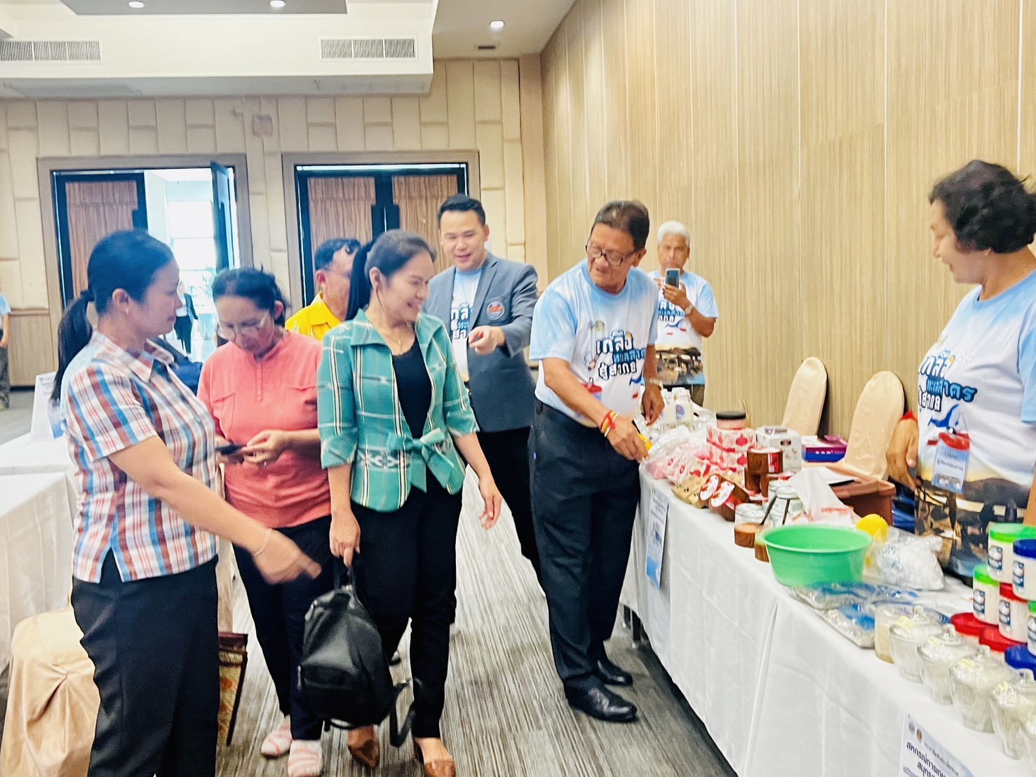 พช.ขอนแก่น : เข้าร่วมกิจกรรมการเจรจาธุรกิจ (Business Matching) ภายใต้ โครงการเพิ่มศักยภาพการจำหน่ายสินค้าและบริการ กิจกรรมหลัก : พัฒนาตลาดสินค้าเกลือทะเลสมุทรสาครสู่สากล ปีงบประมาณ พ.ศ. 2567 (ครั้งที่ 1 ภาคตะวันออกเฉียงเหนือ)