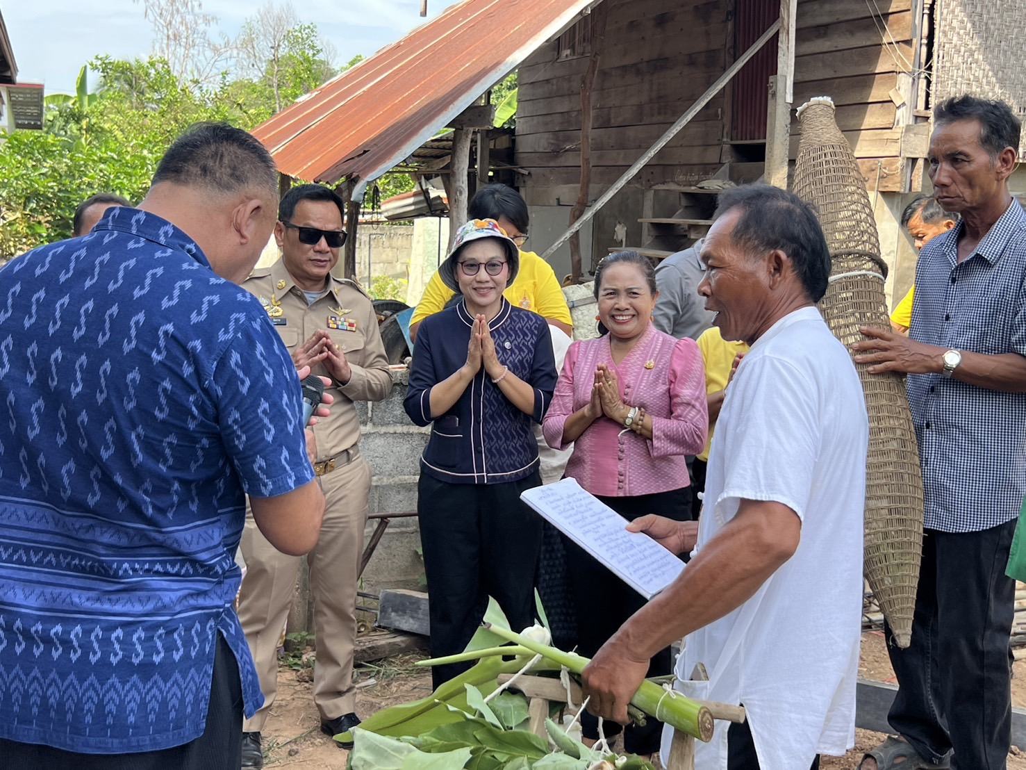 พช.ขอนแก่น : อำเภอเมืองขอนแก่น ทำพิธียกเสาเอกบ้าน ครัวเรือน ราย นายอำนาจ นามประมา โครงการ “บ้านห่วงใย จากใจ GLO” ประจำปี 2566