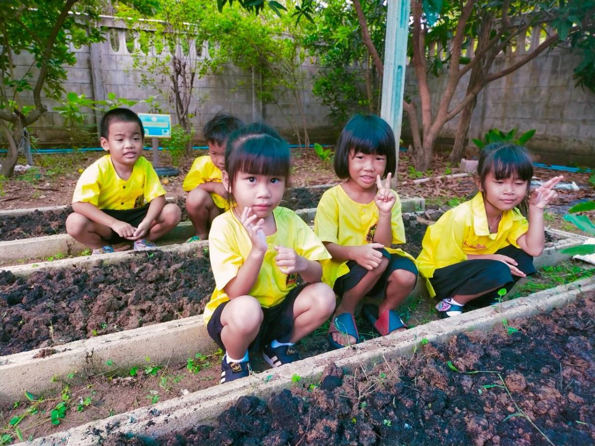 ผู้ว่าฯ ขอนแก่น สนองนโยบายกระทรวงมหาดไทย ขับเคลื่อนการขยายผลสร้างความมั่นคงในศูนย์พัฒนาเด็กเล็ก “กิจกรรมเสริมทักษะชีวิตวิถีใหม่ เยาวชนไทยสร้างอาหารเป็น” ในพื้นที่อำเภออุบลรัตน์ จังหวัดขอนแก่น