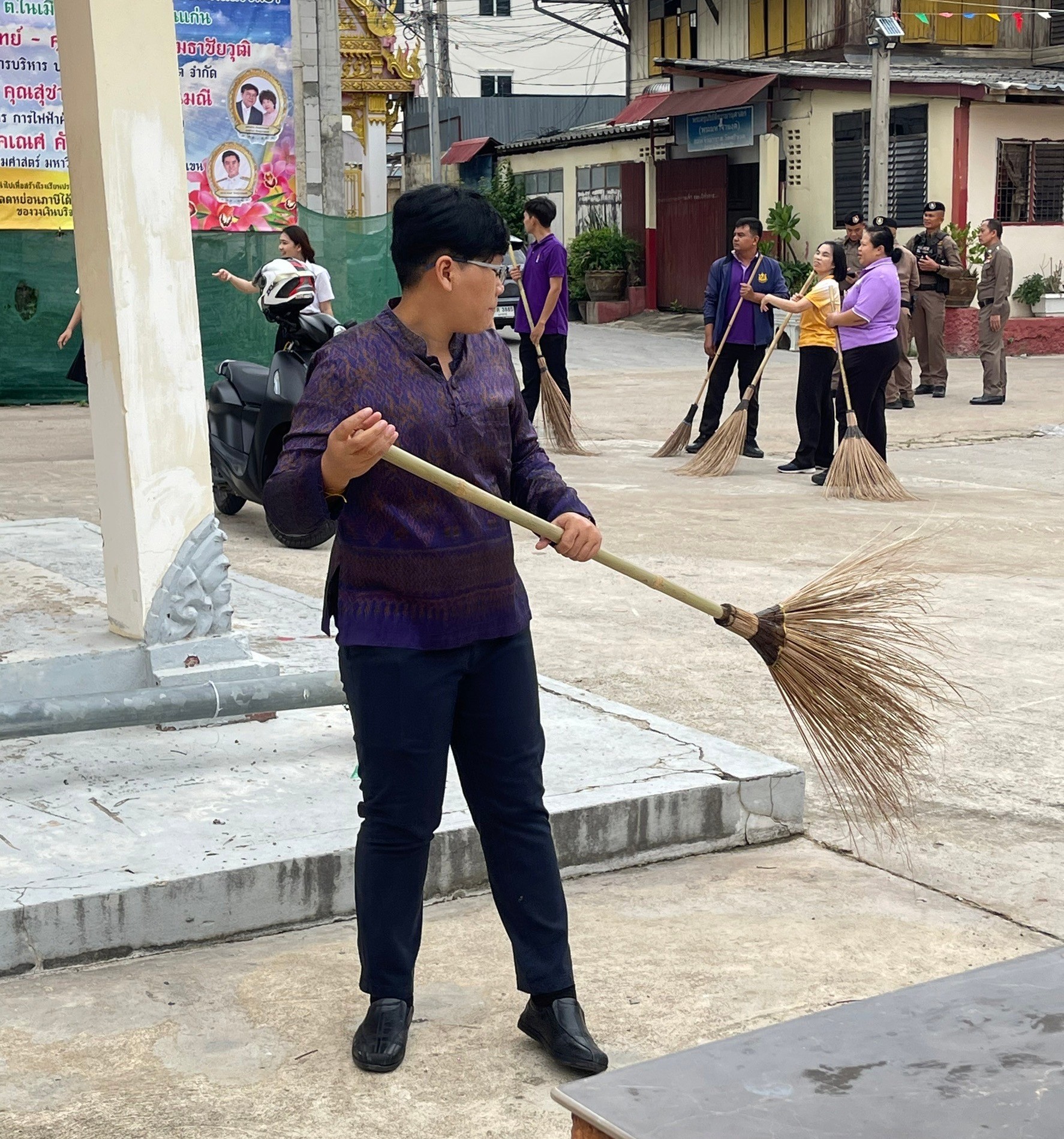 จังหวัดขอนแก่น : เปิดกิจกรรม Big Cleaning Day โครงการวัด ประชา รัฐ สร้างสุข ณ วัดศรีนวล อำเภอเมือง จ.ขอนแก่น ถวายเป็นพระราชกุศลเนื่องในโอกาสวันเฉลิมพระชนมพรรษาของพระบาทสมเด็จพระเจ้าอยู่หัว และพระบรมวงศานุวงศ์ ประจำปี พ.ศ. 2567