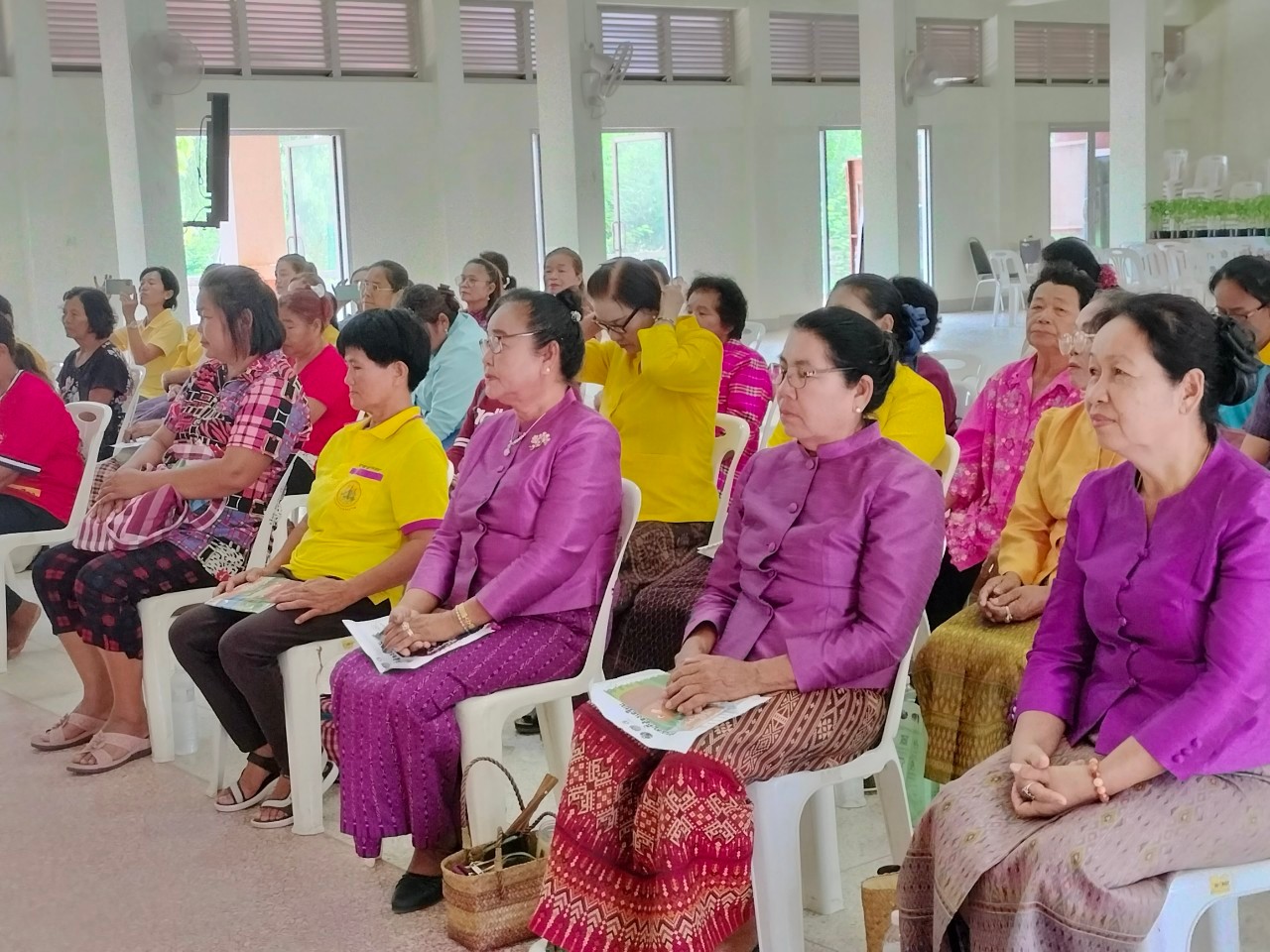พช.ขอนแก่น : ร่วมกิจกรรม โครงการคลินิกอาชีพสตรี “ปลดหนี้ แก้จน” ครั้งที่ 3 อำเภอพระยืน