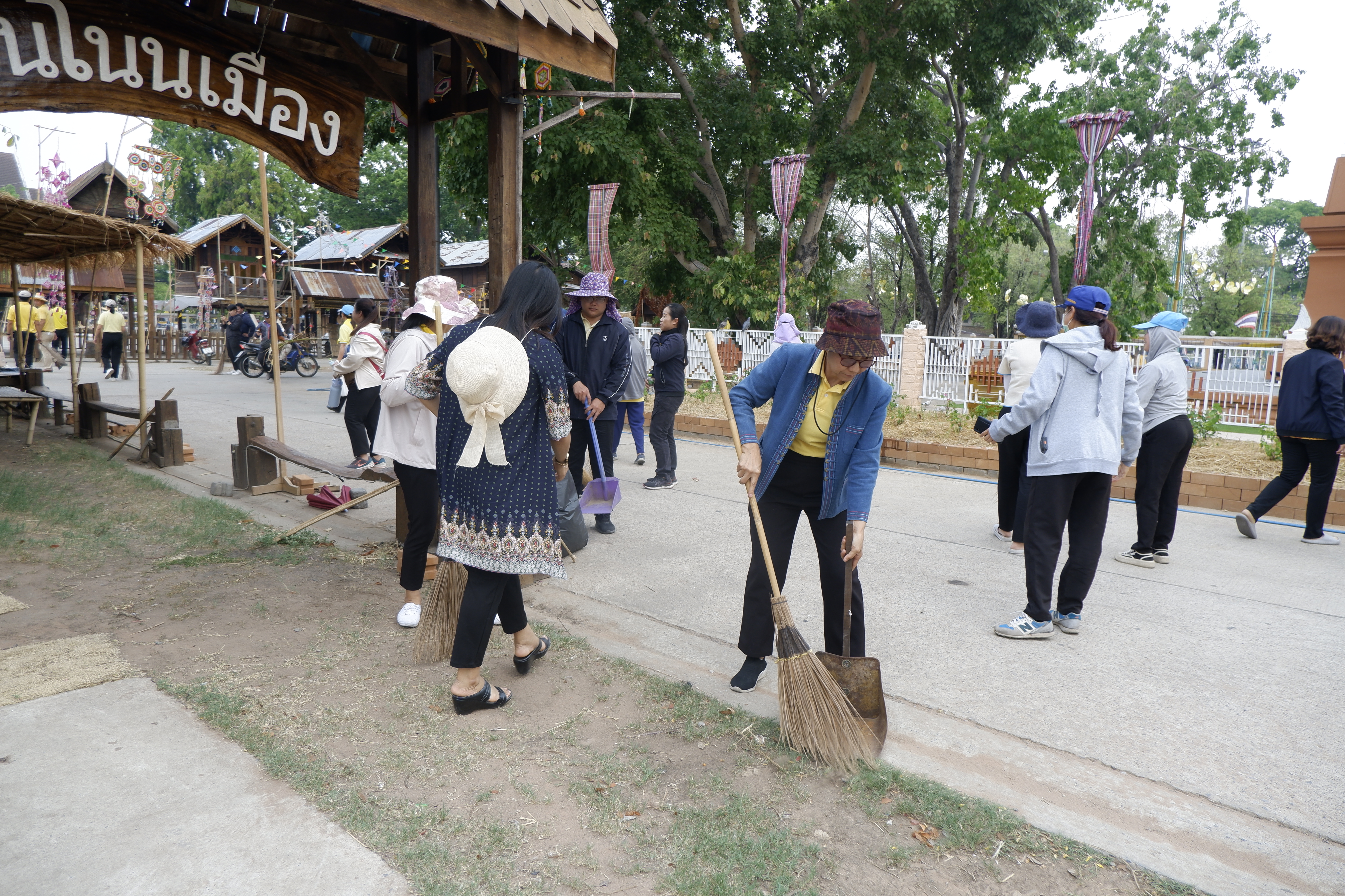 พช.ขอนแก่น : ร่วมกิจกรรมเฉลิมพระเกียรติพระบาทสมเด็จพระเจ้าอยู่หัว เนื่องในโอกาสพระราชพิธีมหามงคลเฉลิมพระชนมพรรษา 6 รอบ 28 กรกฎาคม 2567