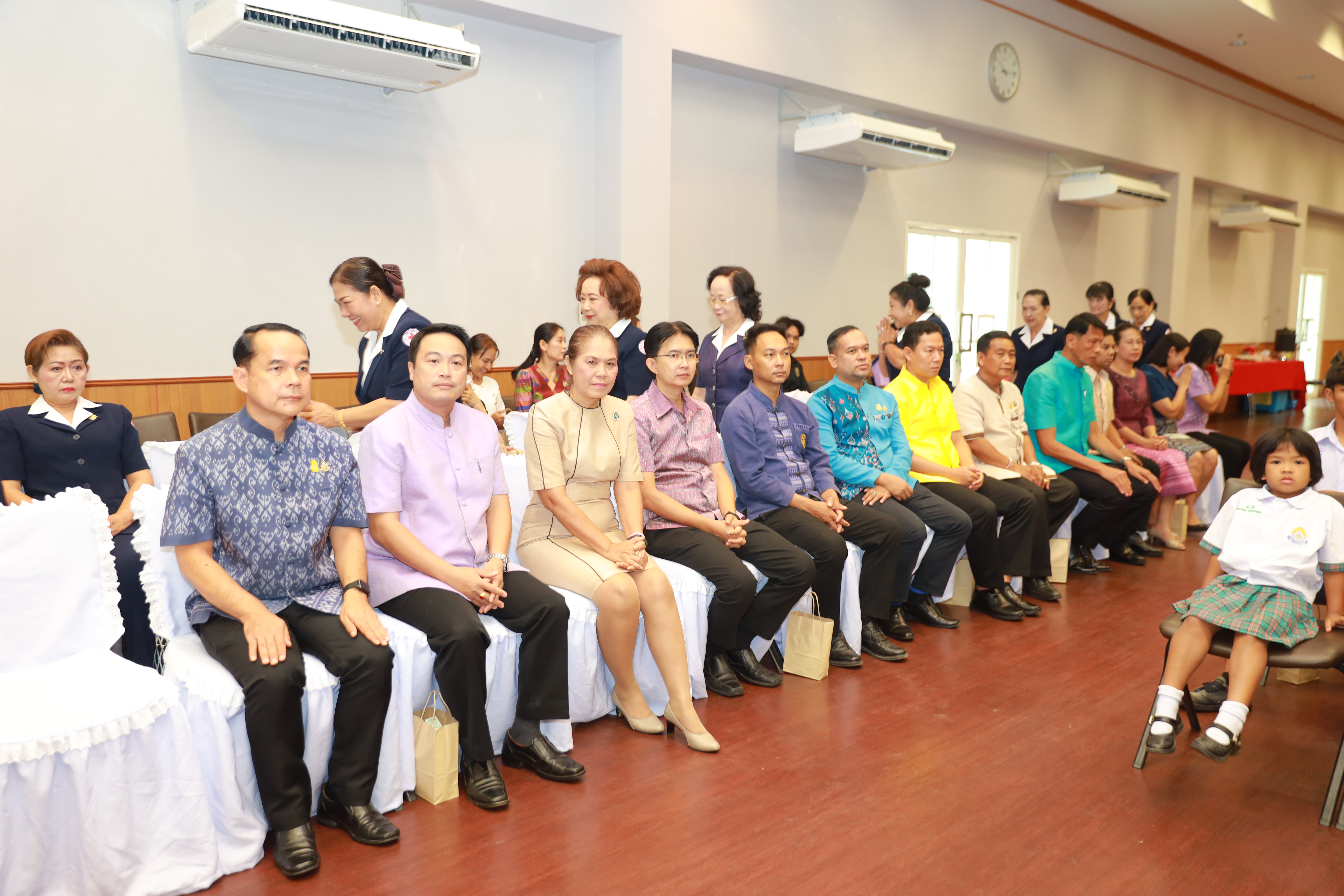 จังหวัดขอนแก่น : เหล่ากาชาดขอนแก่น มอบทุนการศึกษาตามโครงการกาชาดห่วงใย มอบโอกาสทางการศึกษา ประจำปี 2567