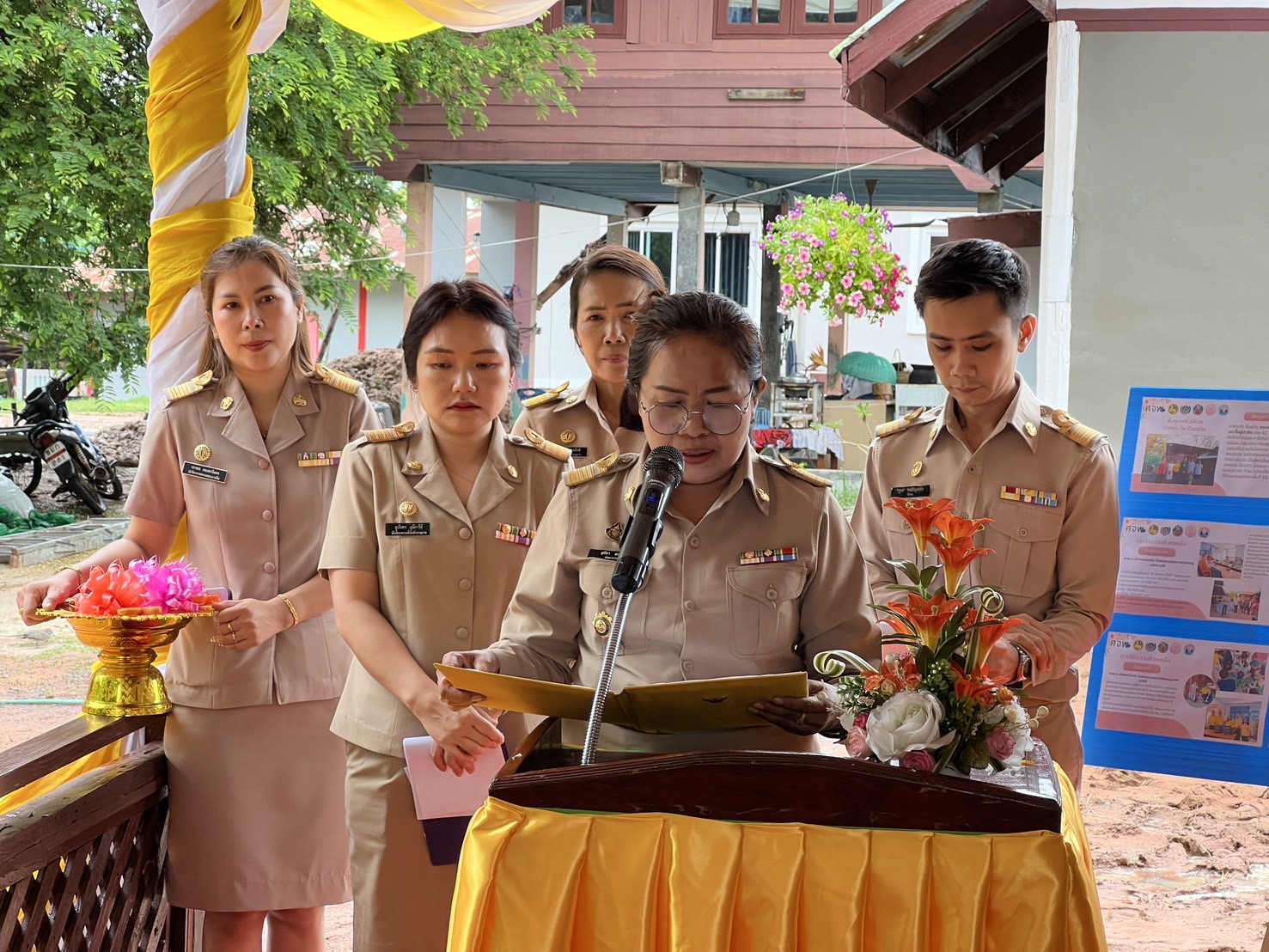 จังหวัดขอนแก่น : คณะกรรมการกองบุญแห่งการให้อำเภอเมืองขอนแก่น ร่วมกับสำนักงานเหล่ากาชาดจังหวัดขอนแก่น มอบบ้านตามโครงการ “กองบุญแห่งการให้อำเภอเมืองขอนแก่น”