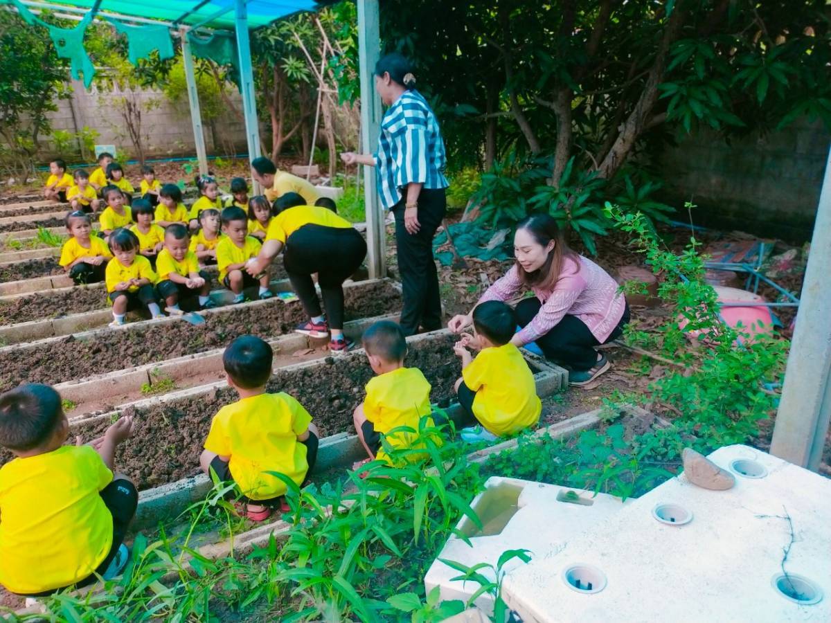 ผู้ว่าฯ ขอนแก่น สนองนโยบายกระทรวงมหาดไทย ขับเคลื่อนการขยายผลสร้างความมั่นคงในศูนย์พัฒนาเด็กเล็ก “กิจกรรมเสริมทักษะชีวิตวิถีใหม่ เยาวชนไทยสร้างอาหารเป็น” ในพื้นที่อำเภออุบลรัตน์ จังหวัดขอนแก่น