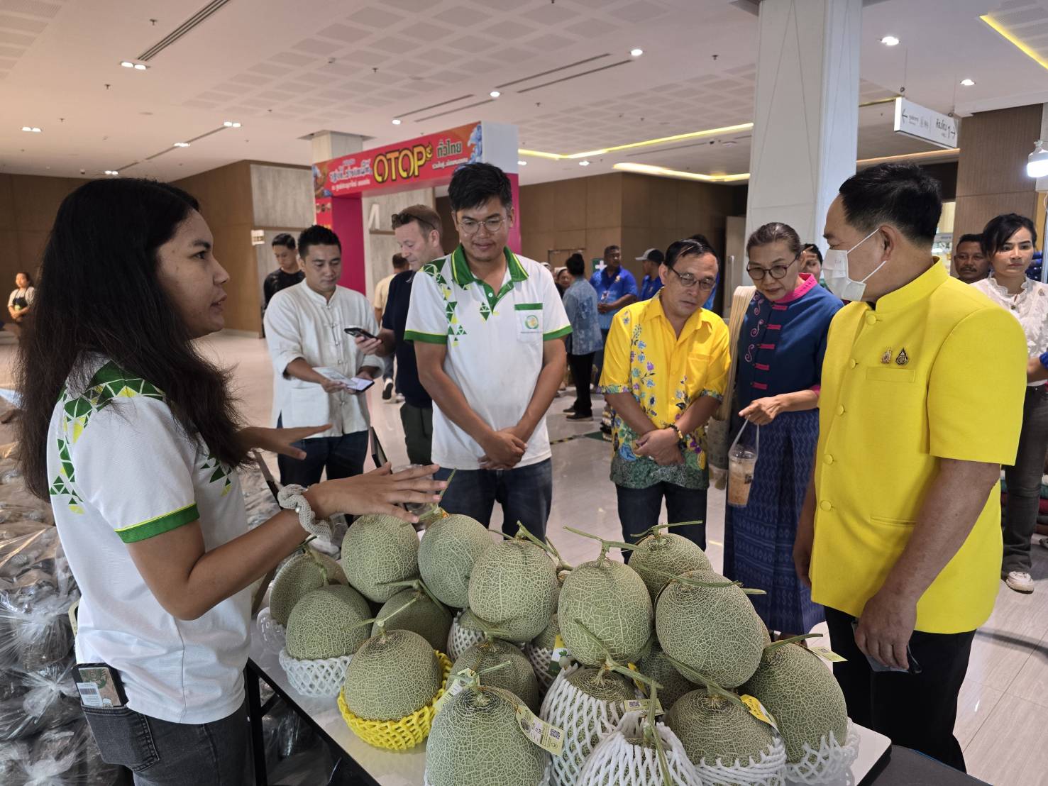 พช.ขอนแก่น : พ่อเมืองขอนแก่น เยื่ยมชมงานมหกรรมแสดงและจำหน่ายสินค้า “ของดีชายแดนใต้ OTOP ทั่วไทย รวมใจสู่เมืองหมอแคน” ประจำปี 2567 ณ ศูนย์การประชุมนานาชาติไคซ์ ขอนแก่น
