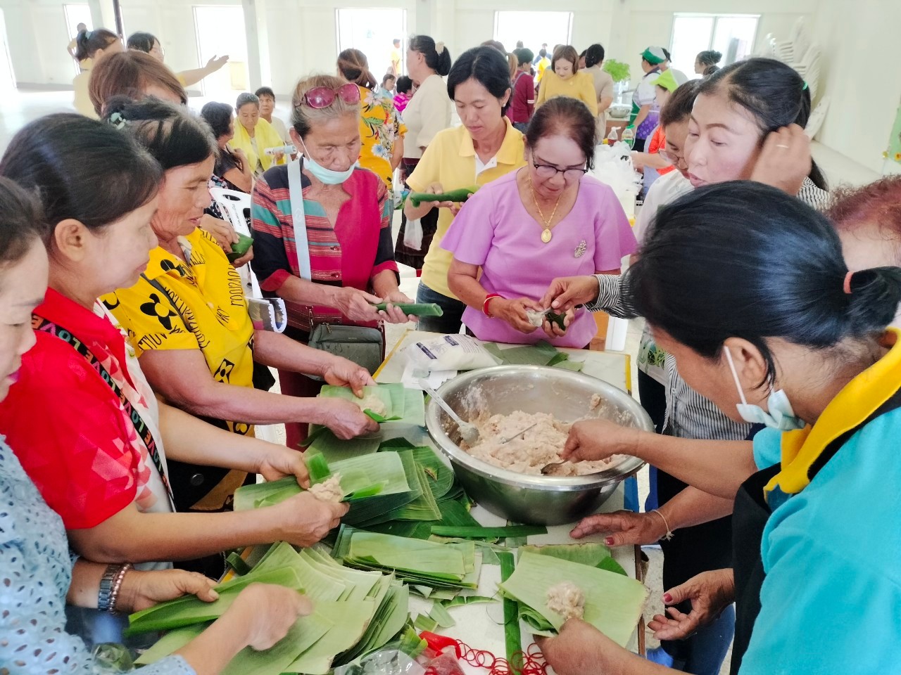 พช.ขอนแก่น : ร่วมกิจกรรม โครงการคลินิกอาชีพสตรี “ปลดหนี้ แก้จน” ครั้งที่ 3 อำเภอพระยืน