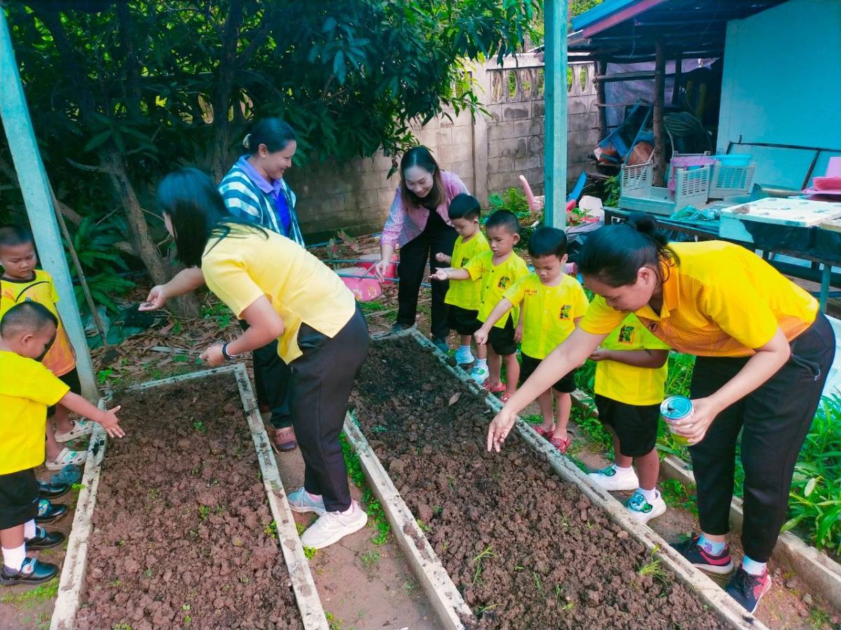 ผู้ว่าฯ ขอนแก่น สนองนโยบายกระทรวงมหาดไทย ขับเคลื่อนการขยายผลสร้างความมั่นคงในศูนย์พัฒนาเด็กเล็ก “กิจกรรมเสริมทักษะชีวิตวิถีใหม่ เยาวชนไทยสร้างอาหารเป็น” ในพื้นที่อำเภออุบลรัตน์ จังหวัดขอนแก่น