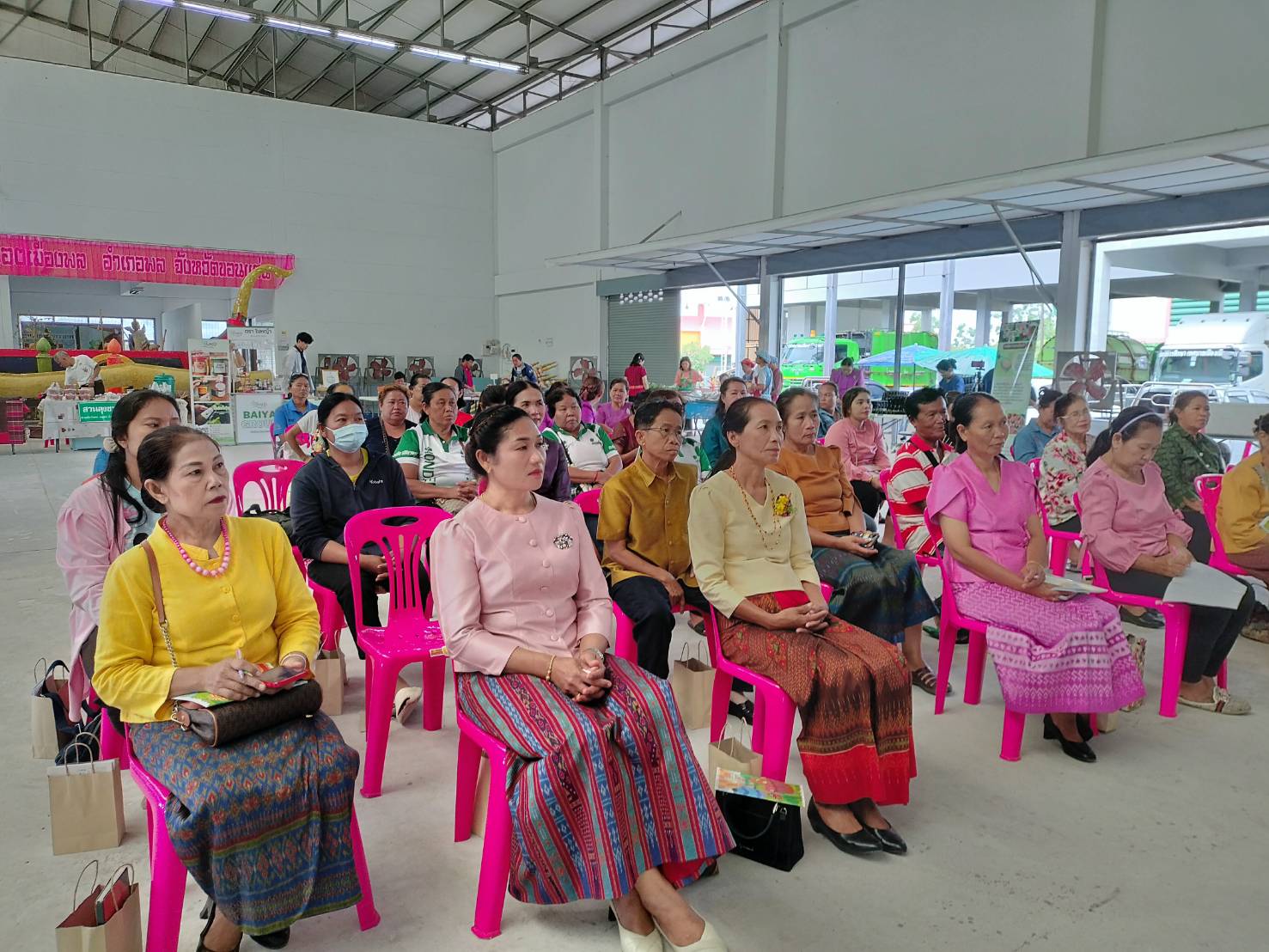 พช.ขอนแก่น : ร่วมกิจกรรม โครงการคลินิกอาชีพสตรี “ปลดหนี้ แก้จน” ครั้งที่ 4 อำเภอพล