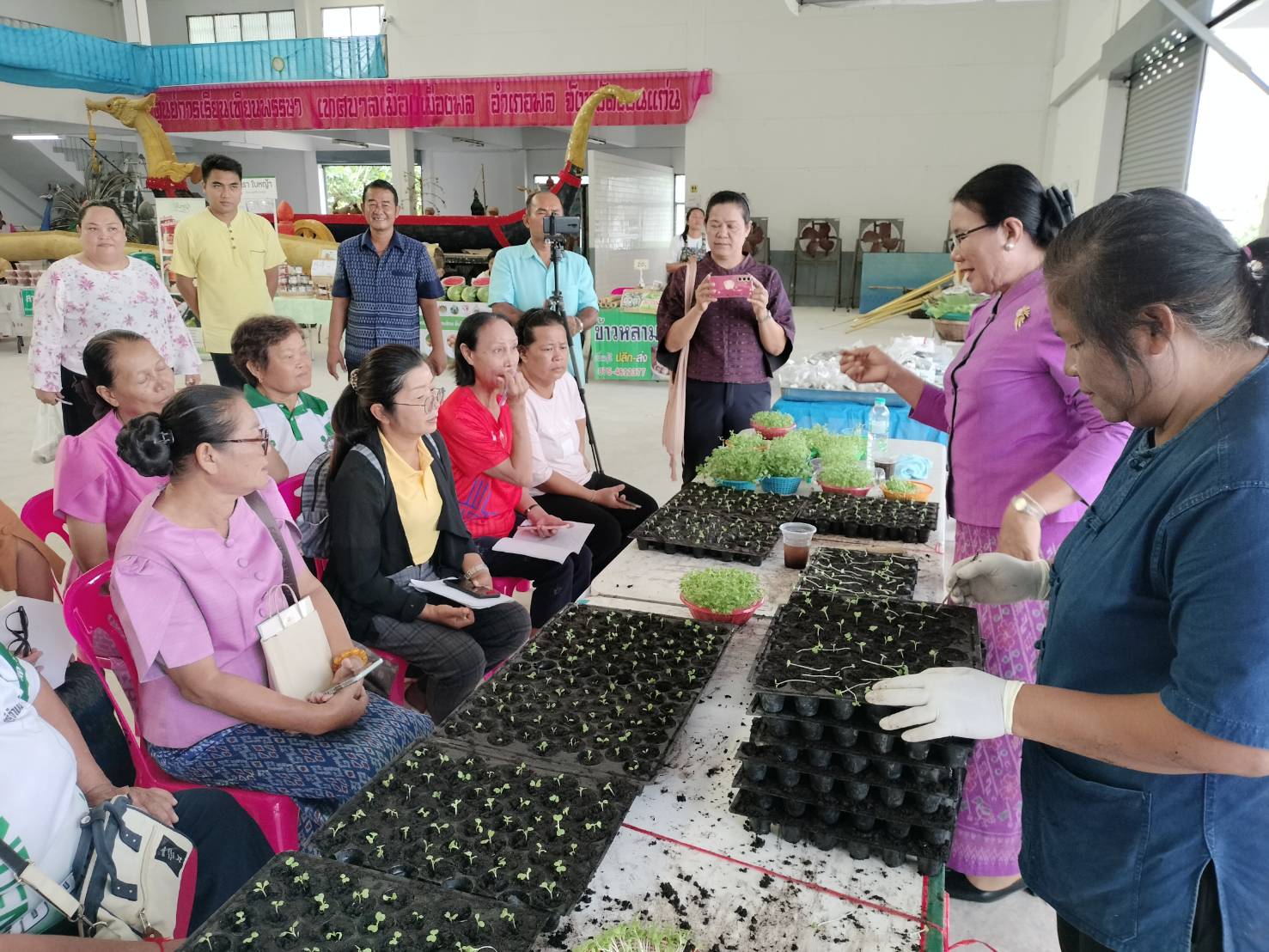 พช.ขอนแก่น : ร่วมกิจกรรม โครงการคลินิกอาชีพสตรี “ปลดหนี้ แก้จน” ครั้งที่ 4 อำเภอพล