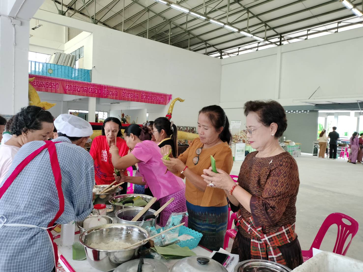 พช.ขอนแก่น : ร่วมกิจกรรม โครงการคลินิกอาชีพสตรี “ปลดหนี้ แก้จน” ครั้งที่ 4 อำเภอพล