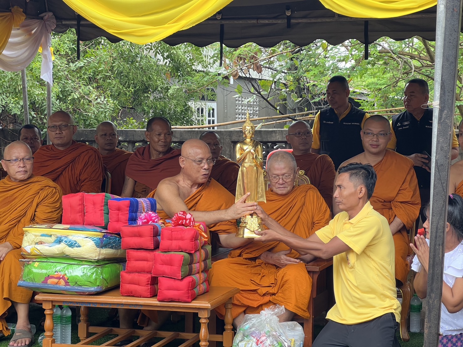 จังหวัดขอนแก่น : คณะกรรมการกองบุญแห่งการให้อำเภอเมืองขอนแก่น ร่วมกับสำนักงานเหล่ากาชาดจังหวัดขอนแก่น มอบบ้านตามโครงการ “กองบุญแห่งการให้อำเภอเมืองขอนแก่น”