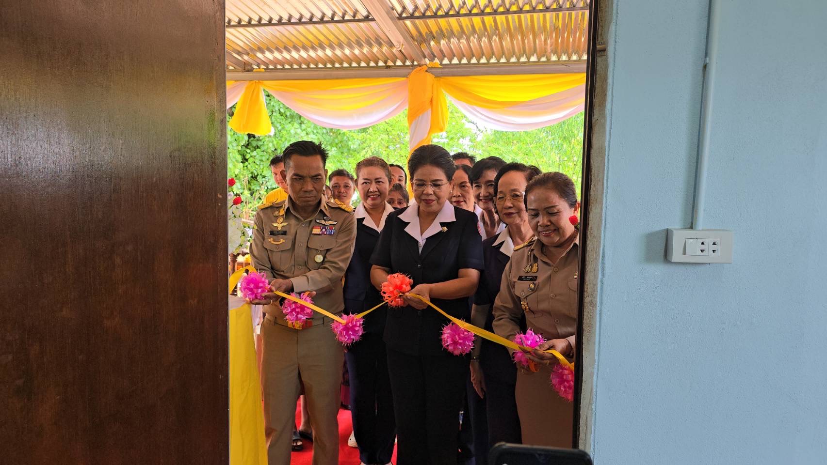 จังหวัดขอนแก่น : คณะกรรมการกองบุญแห่งการให้อำเภอเมืองขอนแก่น ร่วมกับสำนักงานเหล่ากาชาดจังหวัดขอนแก่น มอบบ้านตามโครงการ “กองบุญแห่งการให้อำเภอเมืองขอนแก่น”