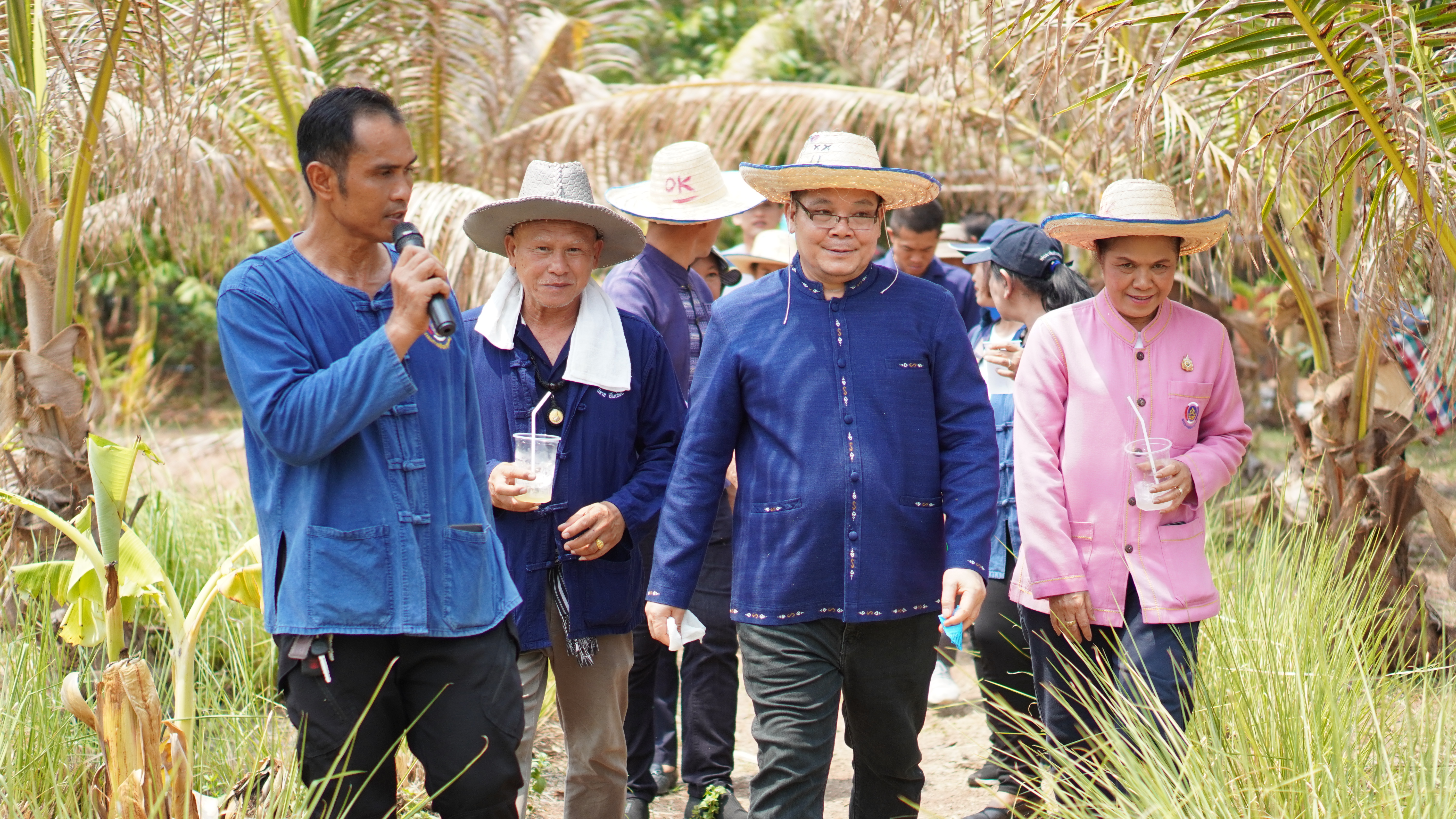 พช.ขอนแก่น : จัดกิจกรรม “เอามื้อสามัคคี ทำความดี ถวายเป็นพระราชกุศล” เนื่องในโอกาสวันฉัตรมงคล