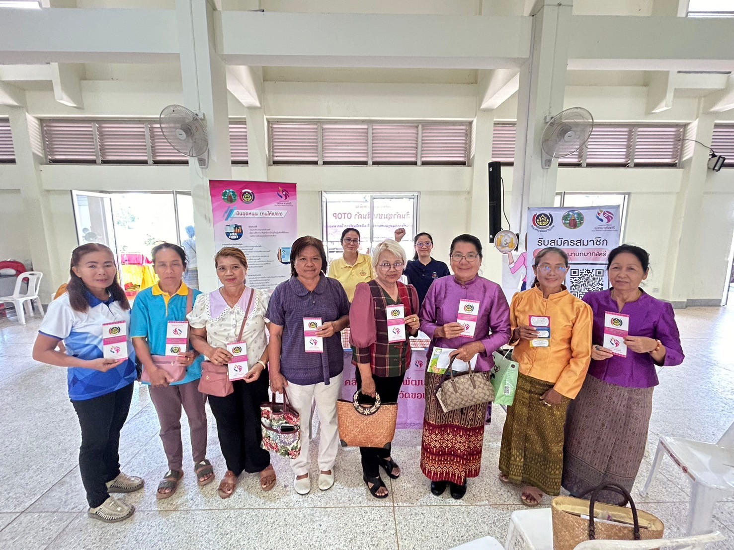 พช.ขอนแก่น : ร่วมกิจกรรม โครงการคลินิกอาชีพสตรี “ปลดหนี้ แก้จน” ครั้งที่ 3 อำเภอพระยืน