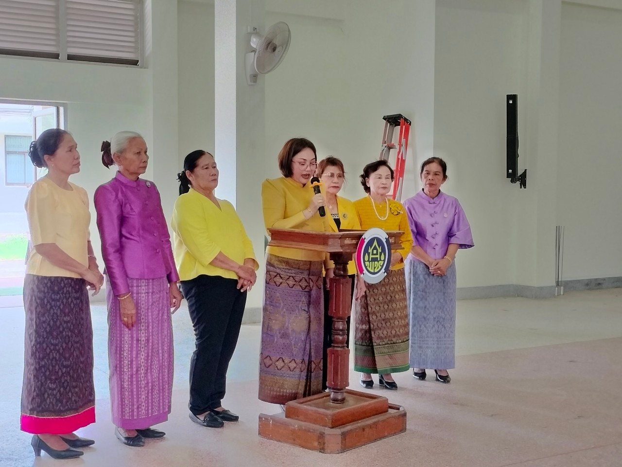 พช.ขอนแก่น : ร่วมกิจกรรม โครงการคลินิกอาชีพสตรี “ปลดหนี้ แก้จน” ครั้งที่ 3 อำเภอพระยืน