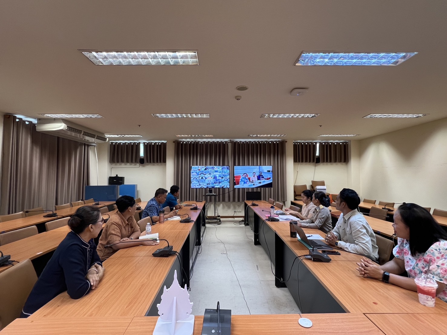 พช.ขอนแก่น : ร่วมประชุมชี้แจงให้ความรู้ในการจัดทำเอกสารผลงานวิซาการเพื่อแต่งตั้งให้ดำรงตำแหน่งประเกทวิชาการ ระดับชำนาญการและระดับชำนาญการพิเศษ ผ่านระบบ Video conference
