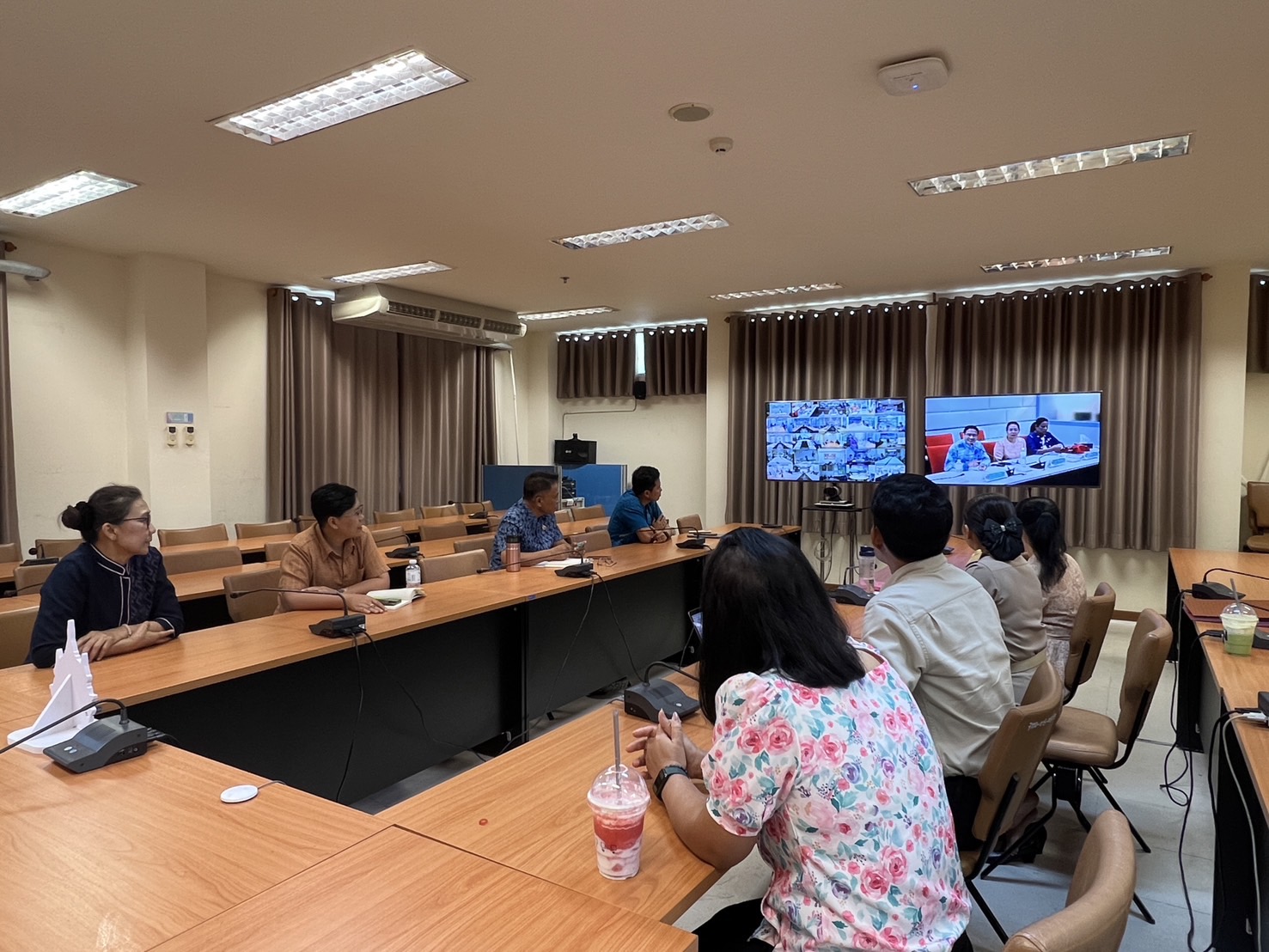 พช.ขอนแก่น : ร่วมประชุมชี้แจงให้ความรู้ในการจัดทำเอกสารผลงานวิซาการเพื่อแต่งตั้งให้ดำรงตำแหน่งประเกทวิชาการ ระดับชำนาญการและระดับชำนาญการพิเศษ ผ่านระบบ Video conference