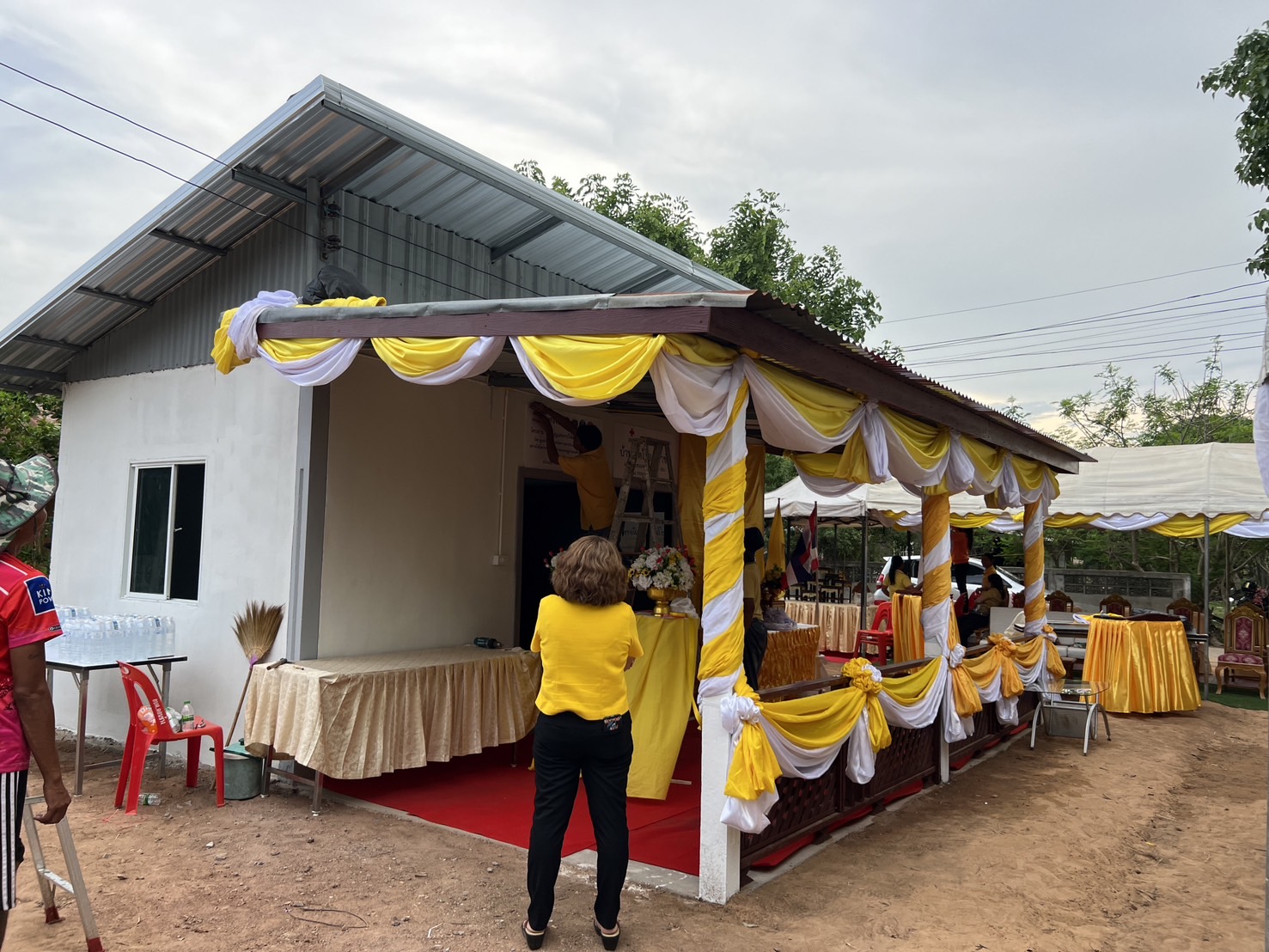 จังหวัดขอนแก่น : คณะกรรมการกองบุญแห่งการให้อำเภอเมืองขอนแก่น ร่วมกับสำนักงานเหล่ากาชาดจังหวัดขอนแก่น มอบบ้านตามโครงการ “กองบุญแห่งการให้อำเภอเมืองขอนแก่น”