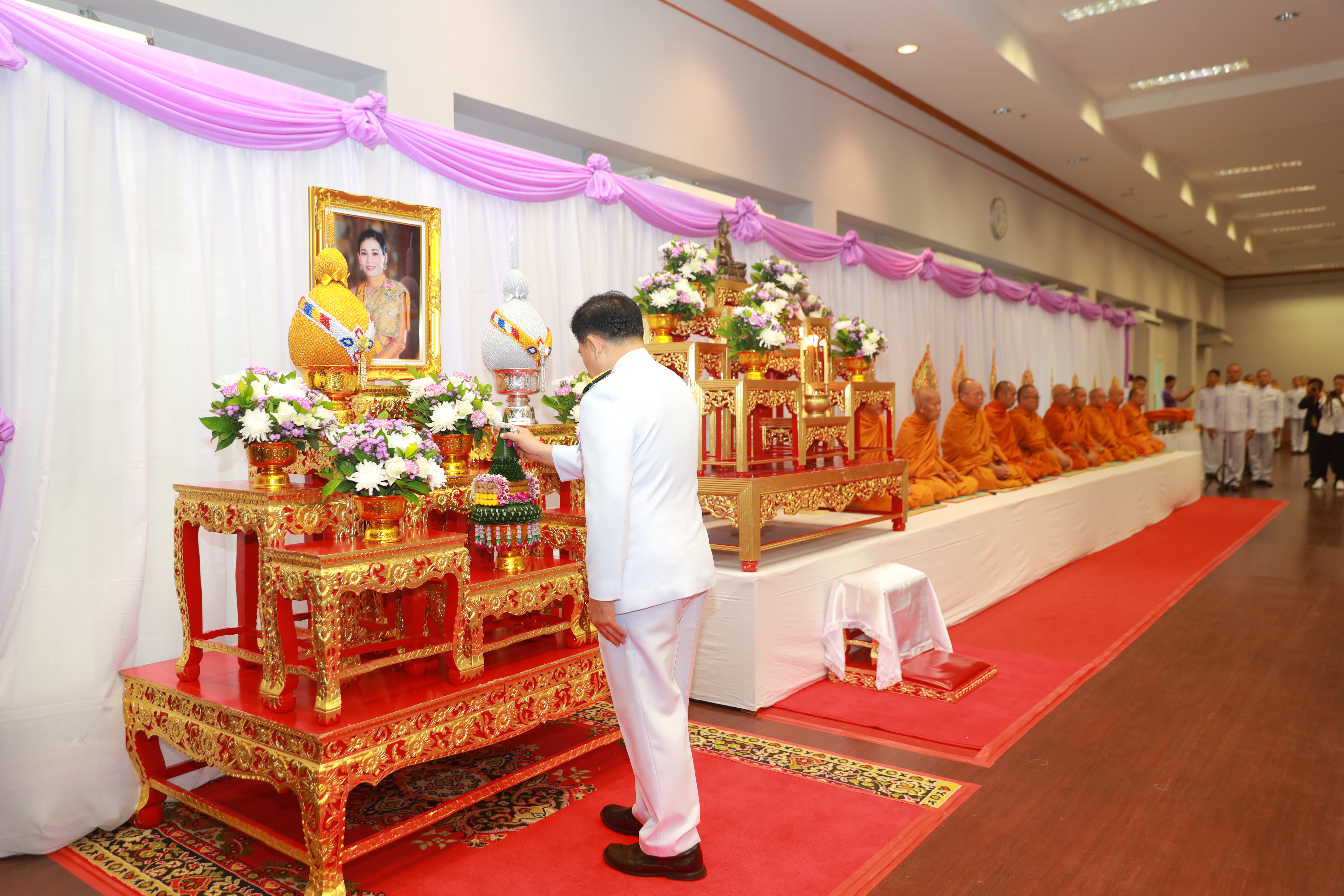 จังหวัดขอนแก่น : ประกอบพิธีทำบุญตักบาตรถวายพระราชกุศล เนื่องในโอกาสวันเฉลิมพระชนมพรรษา สมเด็จพระนางเจ้า ฯ พระบรมราชินี 3 มิถุนายน 2567