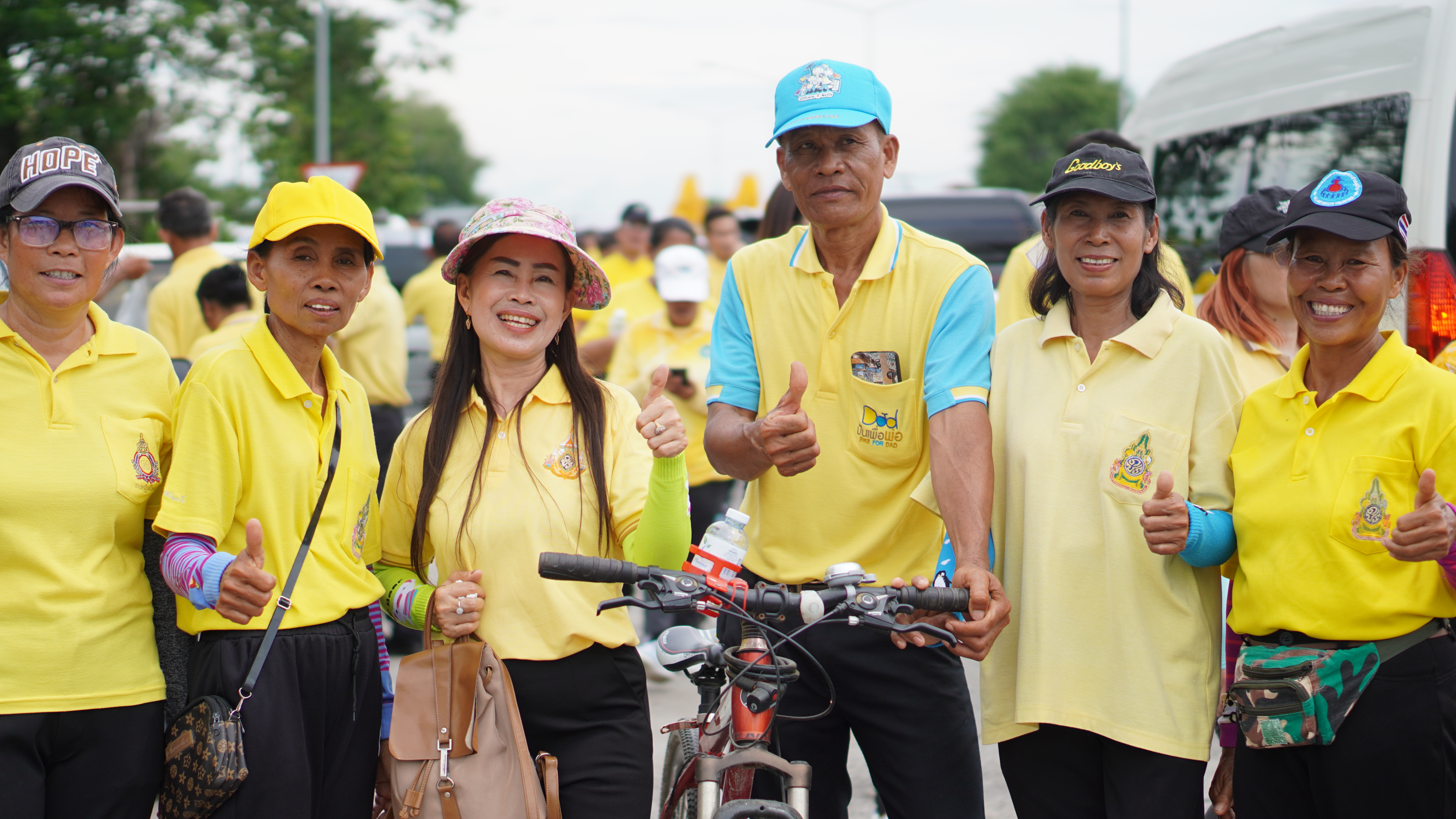 จังหวัดขอนแก่น : รับมอบธงตราสัญลักษณ์ งานเฉลิมพระเกียรติพระบาทสมเด็จพระเจ้าอยู่หัว เนื่องในโอกาสพระราชพิธีมหามงคลเฉลิมพระชนมพรรษา 6 รอบ 28 กรกฎาคม 2567 สายที่ 3 จากจังหวัดเลย