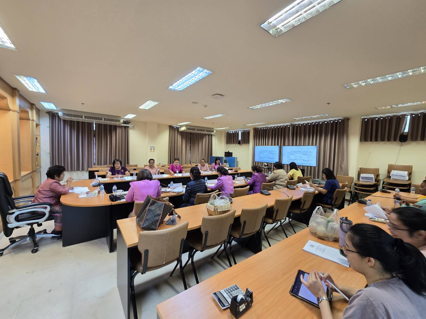 พช.ขอนแก่น : ประชุมคณะทำงานขับเคลื่อนกองทุนพัฒนาบทบาทสตรีจังหวัดขอนแก่น ครั้งที่ 6/2567