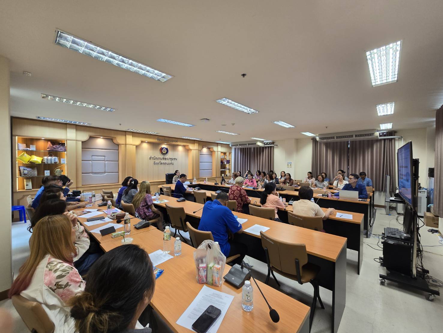 พช.ขอนแก่น : ประชุมเตรียมความพร้อมผู้ประกอบการ OTOP ขอนแก่น เข้าร่มงาน OTOP Midyear 2024 ระหว่างวันที่ 8-16 มิถุนายน 2567