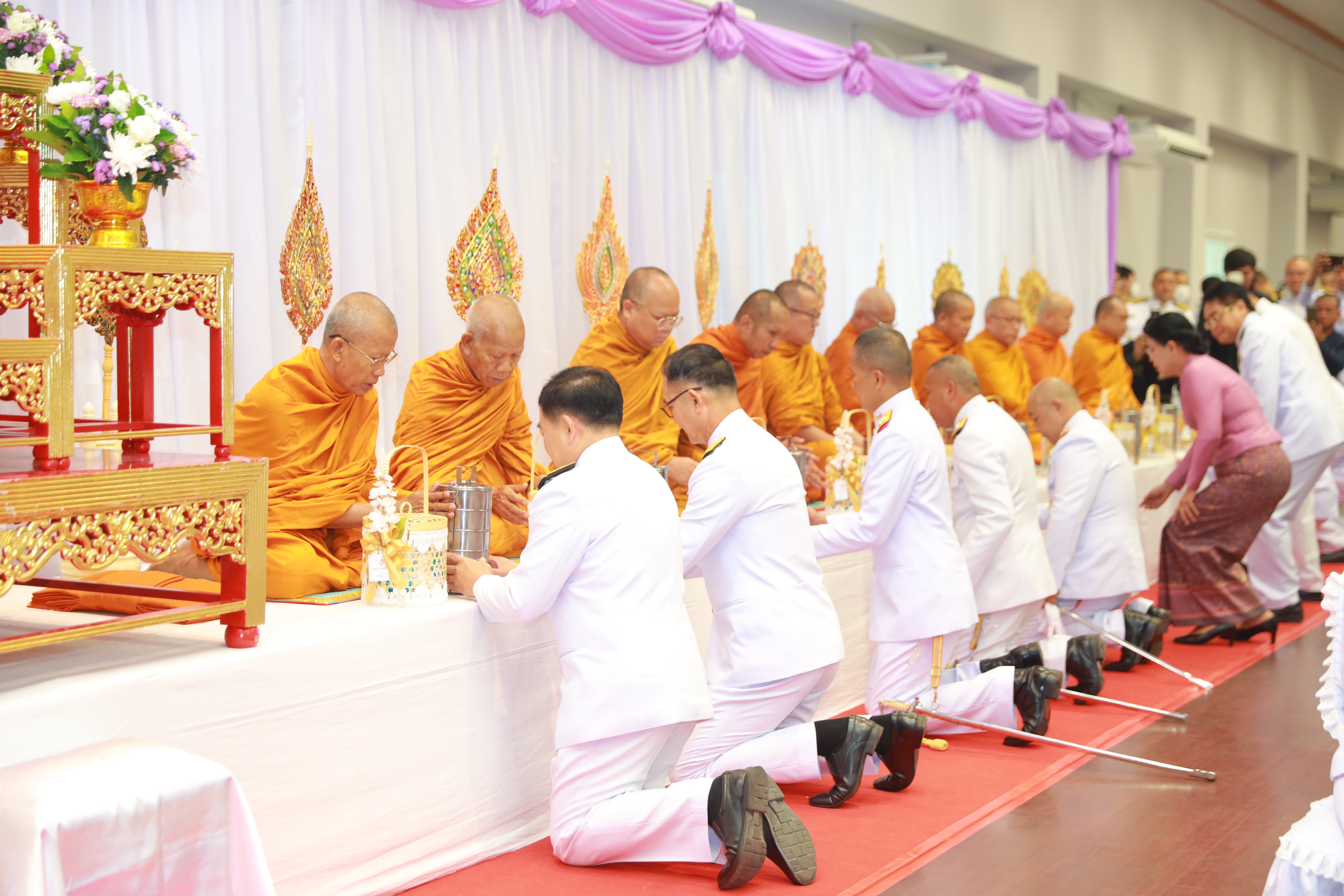 จังหวัดขอนแก่น : ประกอบพิธีทำบุญตักบาตรถวายพระราชกุศล เนื่องในโอกาสวันเฉลิมพระชนมพรรษา สมเด็จพระนางเจ้า ฯ พระบรมราชินี 3 มิถุนายน 2567