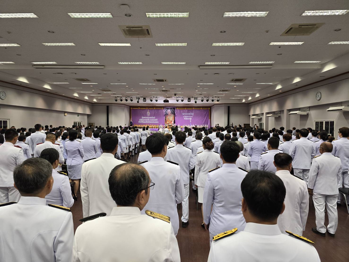 จังหวัดขอนแก่น : จัดพิธีถวายเครื่องราชสักการะและวางพานพุ่ม ถวายพระพรชัยมงคล เนื่องในวันเฉลิมพระชนมพรรษา สมเด็จพระนางเจ้าฯ พระบรมราชินี