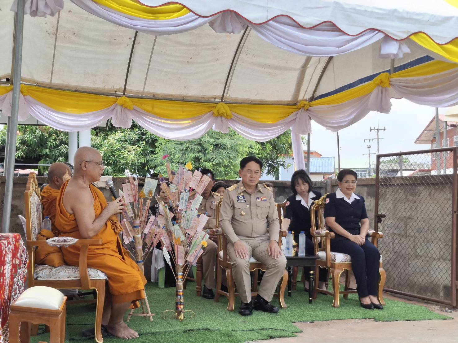 พช.ขอนแก่น : ร่วมพิธีมอบบ้านตามโครงการ “กองบุญแห่งการให้อำเภอเมืองขอนแก่น”