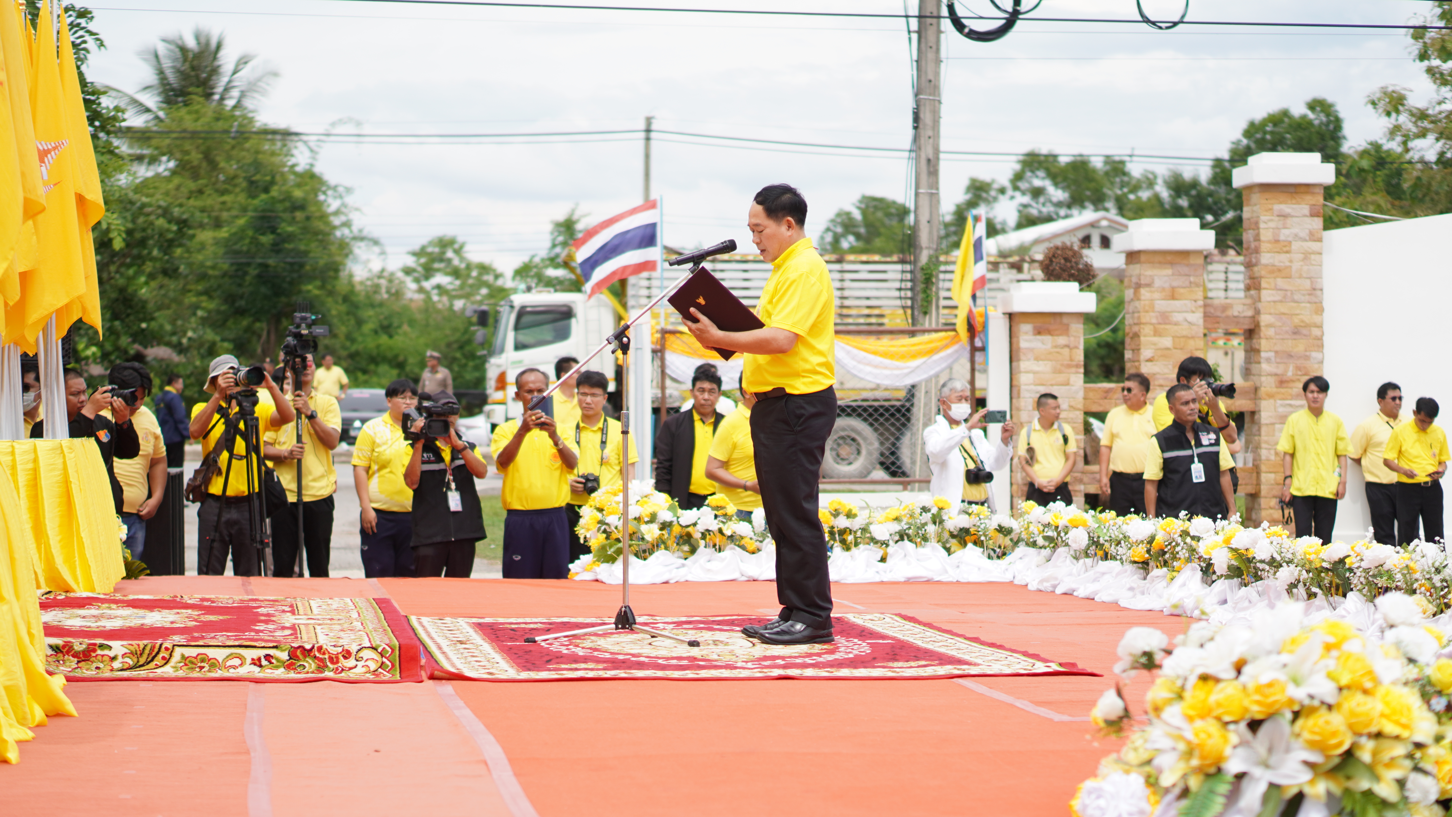 จังหวัดขอนแก่น : รับมอบธงตราสัญลักษณ์ งานเฉลิมพระเกียรติพระบาทสมเด็จพระเจ้าอยู่หัว เนื่องในโอกาสพระราชพิธีมหามงคลเฉลิมพระชนมพรรษา 6 รอบ 28 กรกฎาคม 2567 สายที่ 3 จากจังหวัดเลย