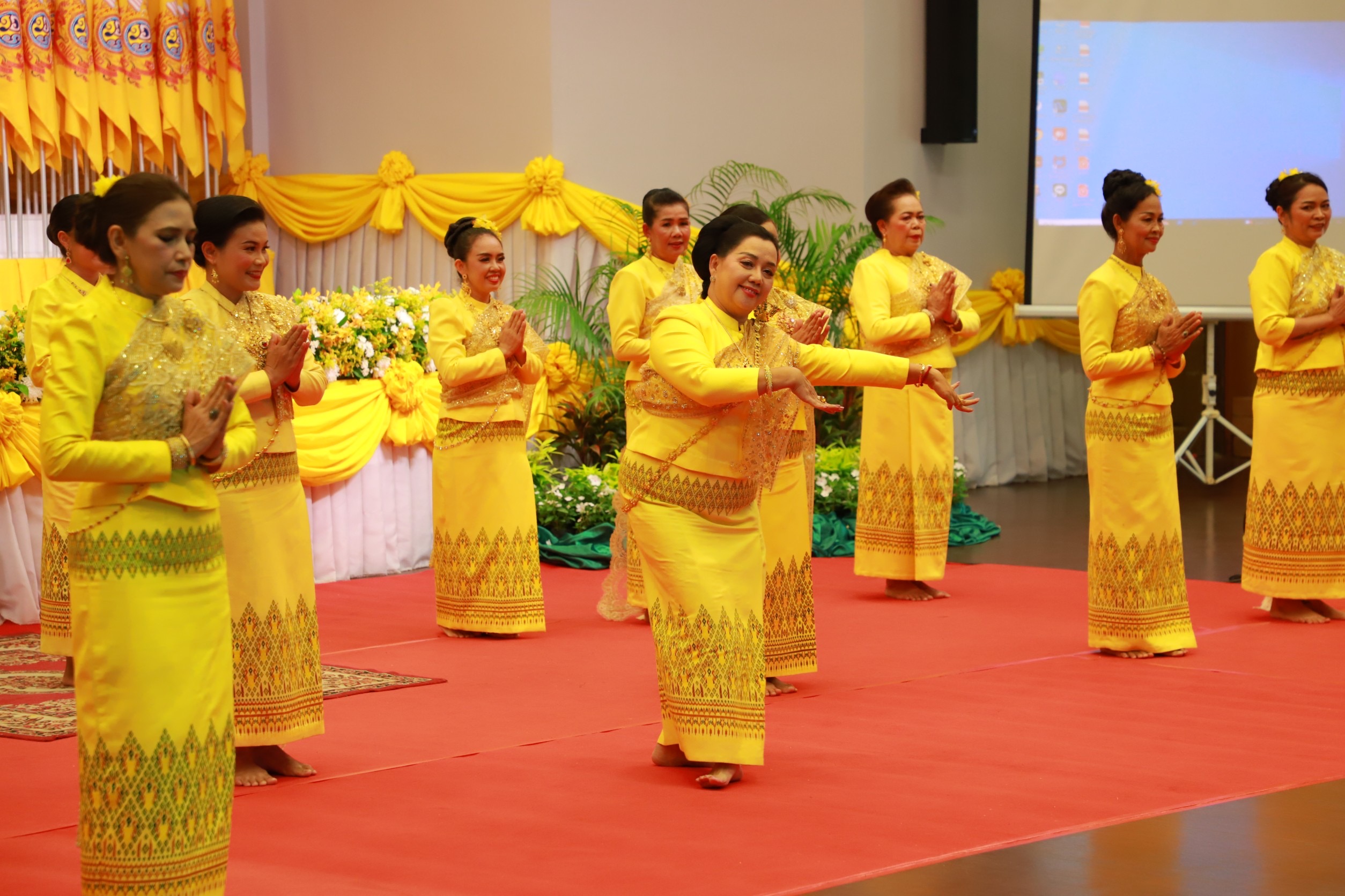 จังหวัดขอนแก่น : จัดพิธีเฉลิมฉลองธงตราสัญลักษณ์งานเฉลิมพระเกียรติ พระบาทสมเด็จพระเจ้าอยู่หัว เนื่องในโอกาสพระราชพิธีมหามงคลเฉลิมพระชนมพรรษา 6 รอบ 28 กรกฎาคม 2567