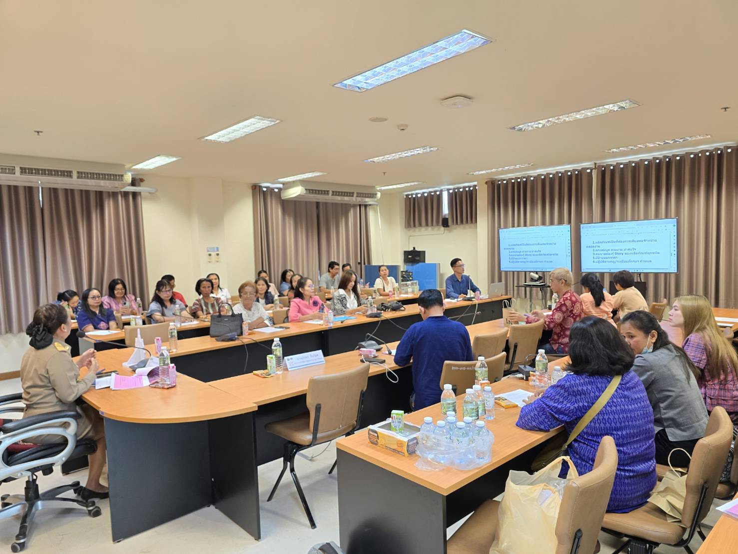 พช.ขอนแก่น : ประชุมเตรียมความพร้อมผู้ประกอบการ OTOP ขอนแก่น เข้าร่มงาน OTOP Midyear 2024 ระหว่างวันที่ 8-16 มิถุนายน 2567