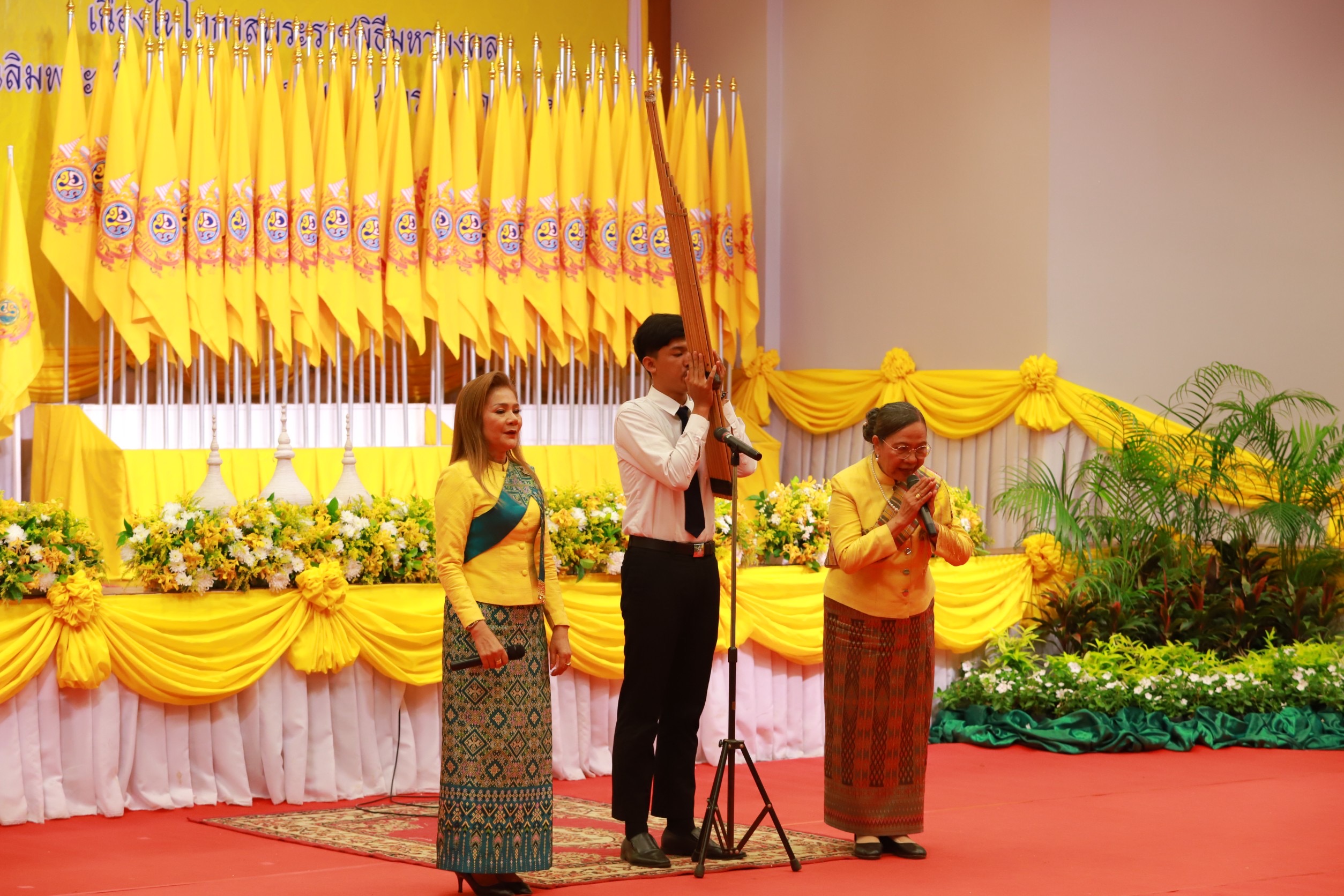 จังหวัดขอนแก่น : จัดพิธีเฉลิมฉลองธงตราสัญลักษณ์งานเฉลิมพระเกียรติ พระบาทสมเด็จพระเจ้าอยู่หัว เนื่องในโอกาสพระราชพิธีมหามงคลเฉลิมพระชนมพรรษา 6 รอบ 28 กรกฎาคม 2567