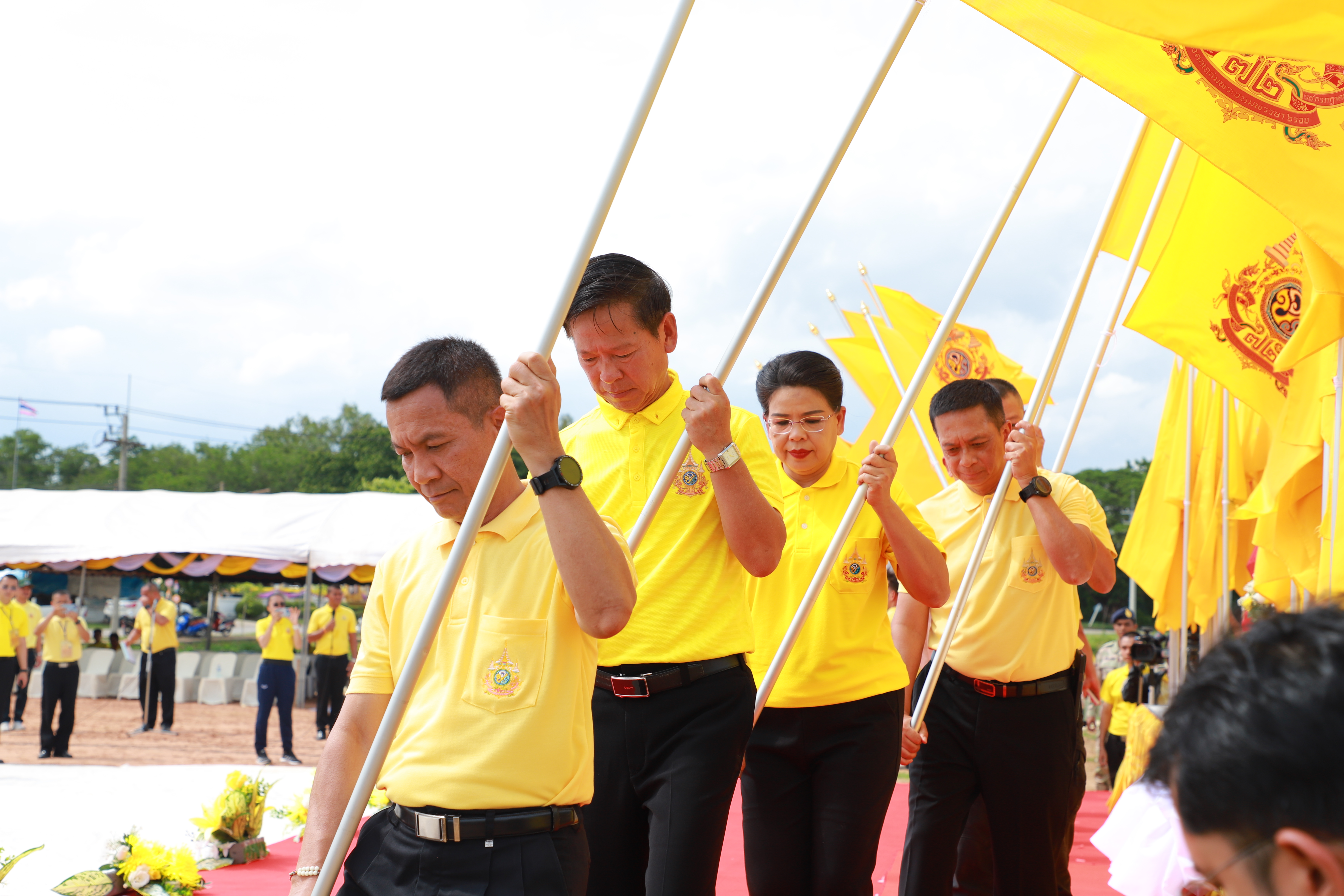 จังหวัดขอนแก่น : รับมอบธงตราสัญลักษณ์ งานเฉลิมพระเกียรติพระบาทสมเด็จพระเจ้าอยู่หัว เนื่องในโอกาสพระราชพิธีมหามงคลเฉลิมพระชนมพรรษา 6 รอบ 28 กรกฎาคม 2567 สายที่ 4 จากจังหวัดมหาสารคาม