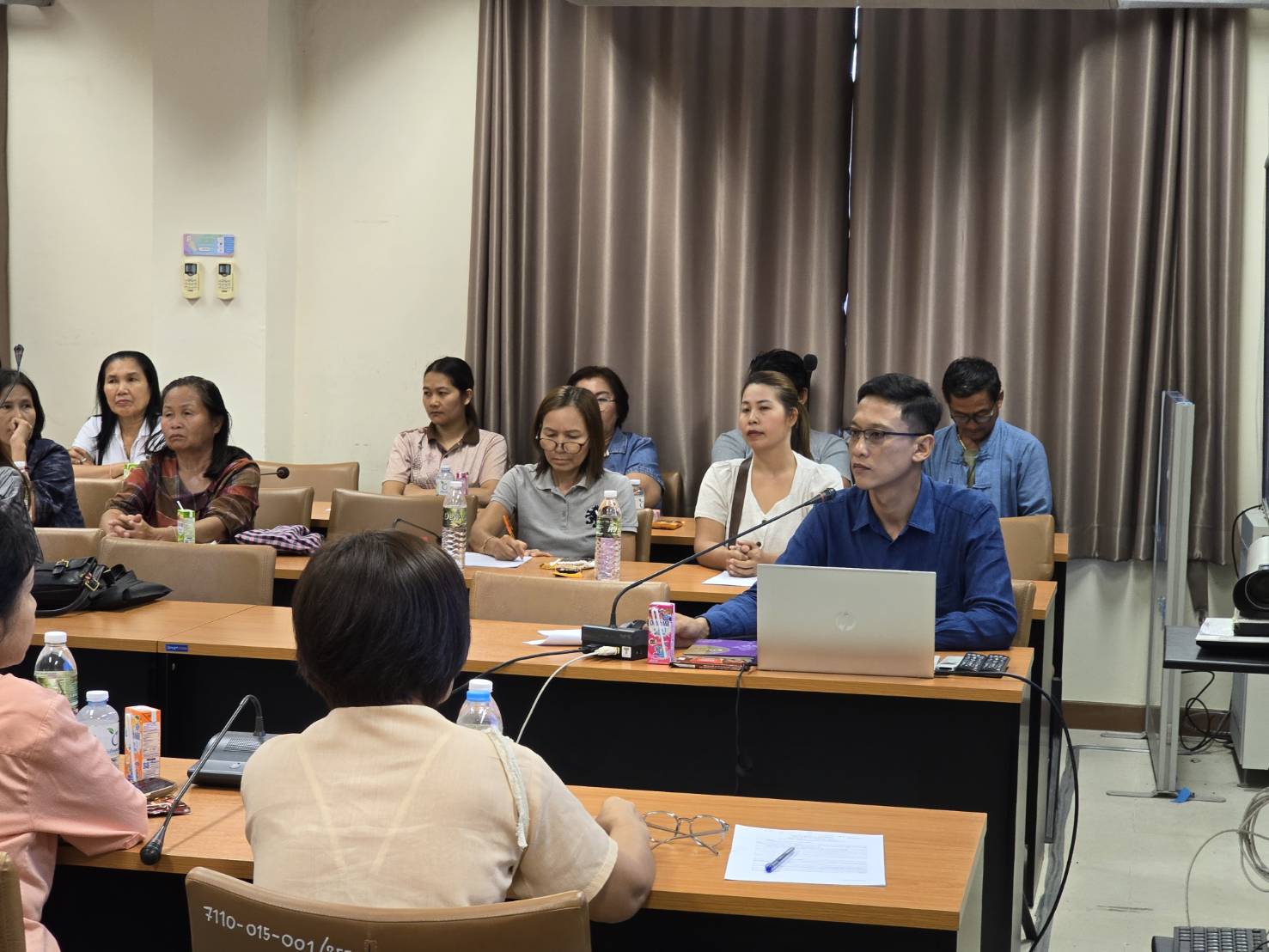 พช.ขอนแก่น : ประชุมเตรียมความพร้อมผู้ประกอบการ OTOP ขอนแก่น เข้าร่มงาน OTOP Midyear 2024 ระหว่างวันที่ 8-16 มิถุนายน 2567