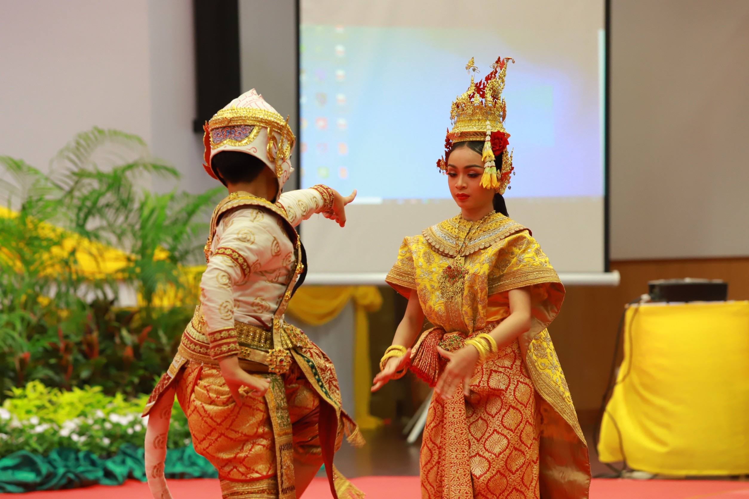 จังหวัดขอนแก่น : จัดพิธีเฉลิมฉลองธงตราสัญลักษณ์งานเฉลิมพระเกียรติ พระบาทสมเด็จพระเจ้าอยู่หัว เนื่องในโอกาสพระราชพิธีมหามงคลเฉลิมพระชนมพรรษา 6 รอบ 28 กรกฎาคม 2567