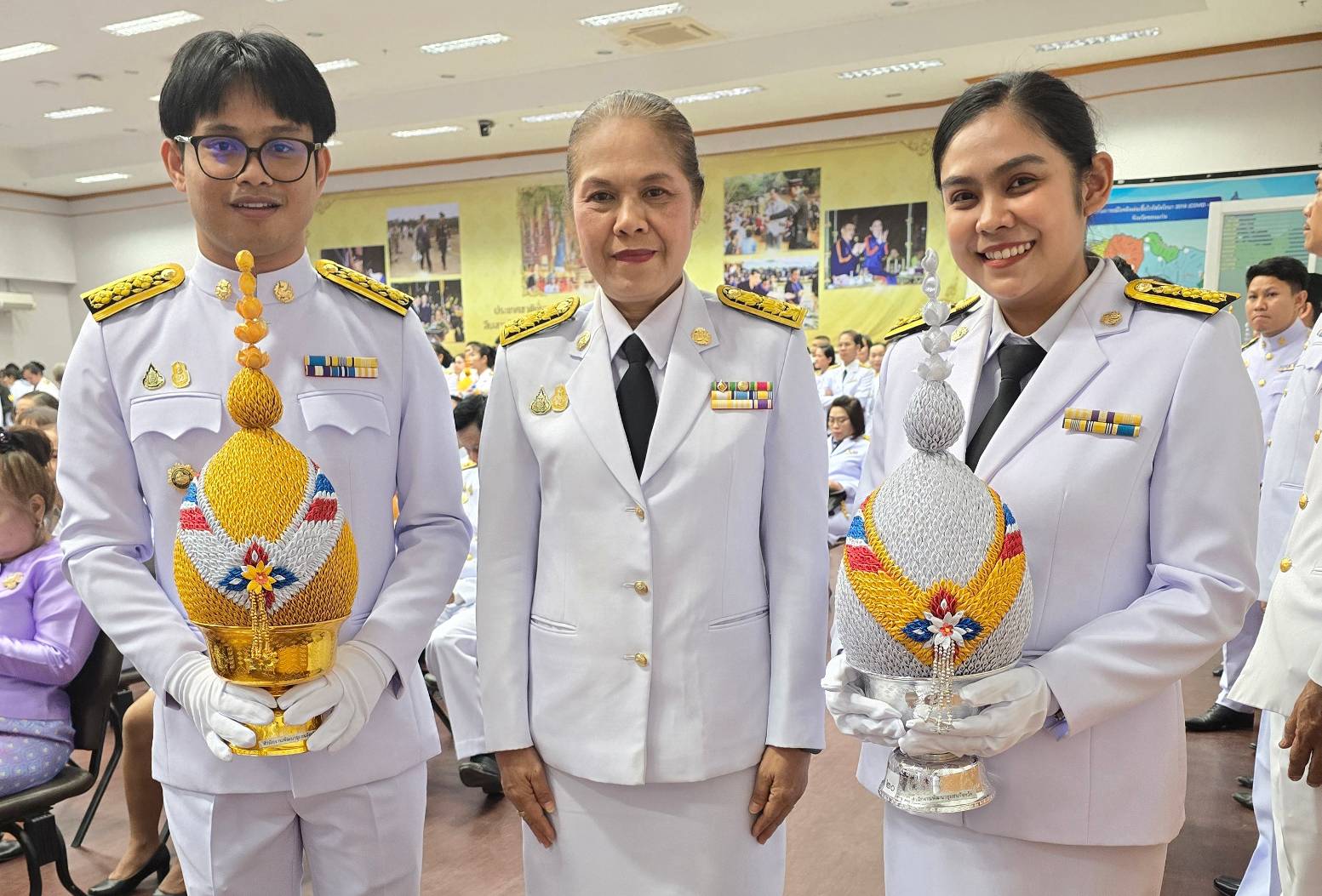 จังหวัดขอนแก่น : จัดพิธีถวายเครื่องราชสักการะและวางพานพุ่ม ถวายพระพรชัยมงคล เนื่องในวันเฉลิมพระชนมพรรษา สมเด็จพระนางเจ้าฯ พระบรมราชินี