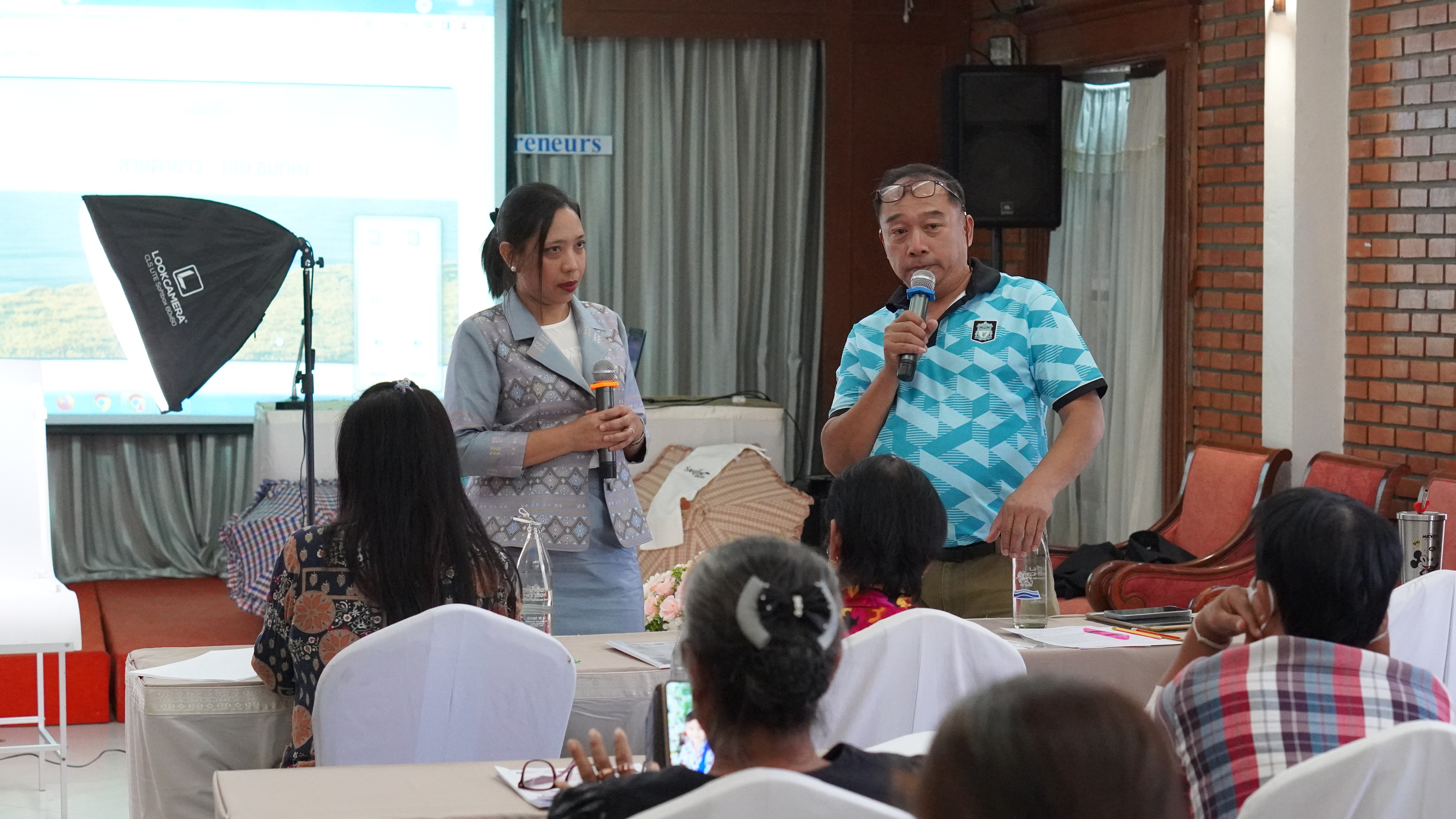 พช.ขอนแก่น : พัฒนาชุมชนร่วมกับคณะมนุษย์ศาสตร์ มข. จัดอบรมเชิงปฏิบัติการ “แชะ-Change-Chic-Click-แชร์ : The Rhythms for Khon Kaen OTOP Digital Entrepreneurs”