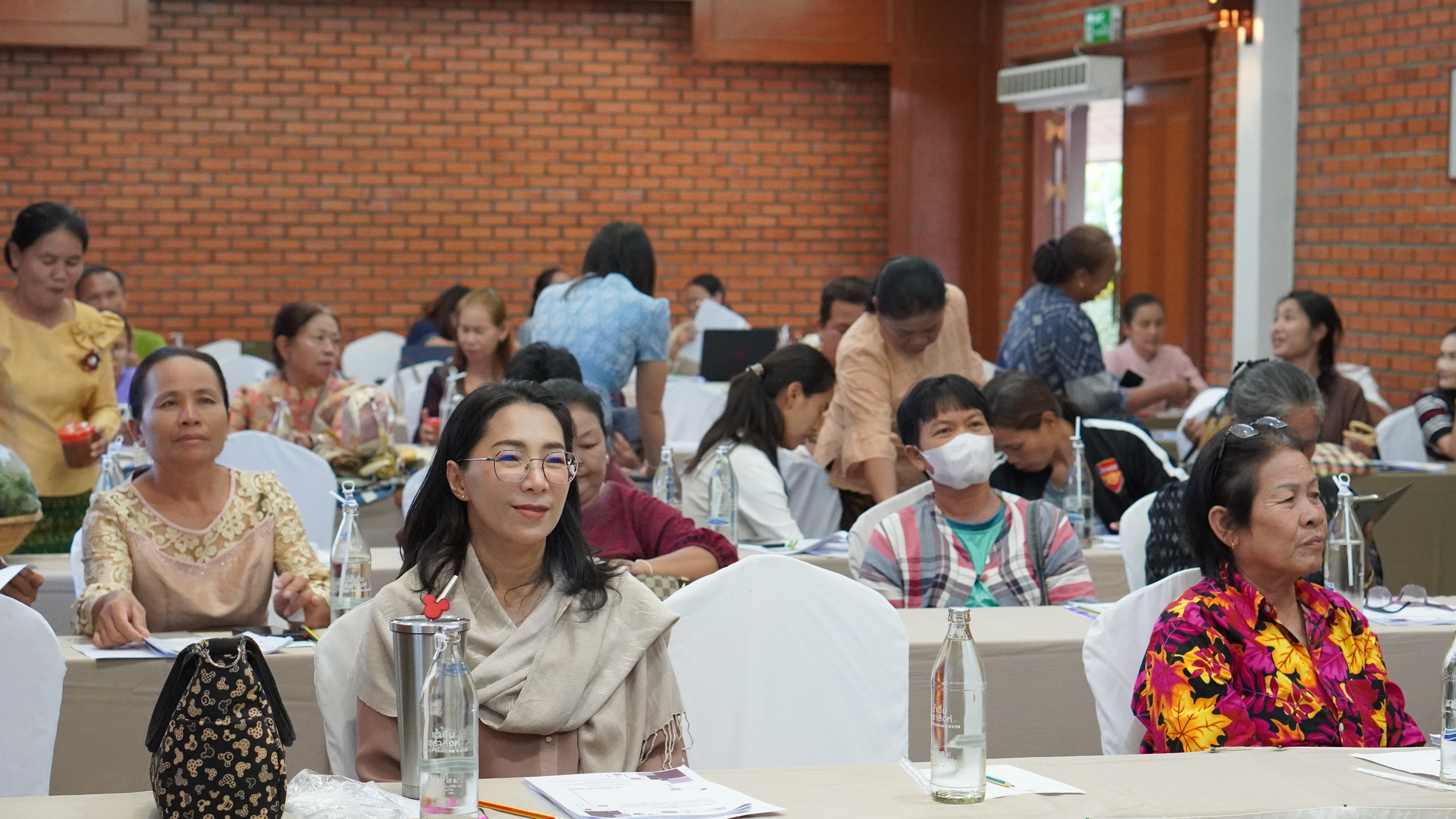 พช.ขอนแก่น : พัฒนาชุมชนร่วมกับคณะมนุษย์ศาสตร์ มข. จัดอบรมเชิงปฏิบัติการ “แชะ-Change-Chic-Click-แชร์ : The Rhythms for Khon Kaen OTOP Digital Entrepreneurs”