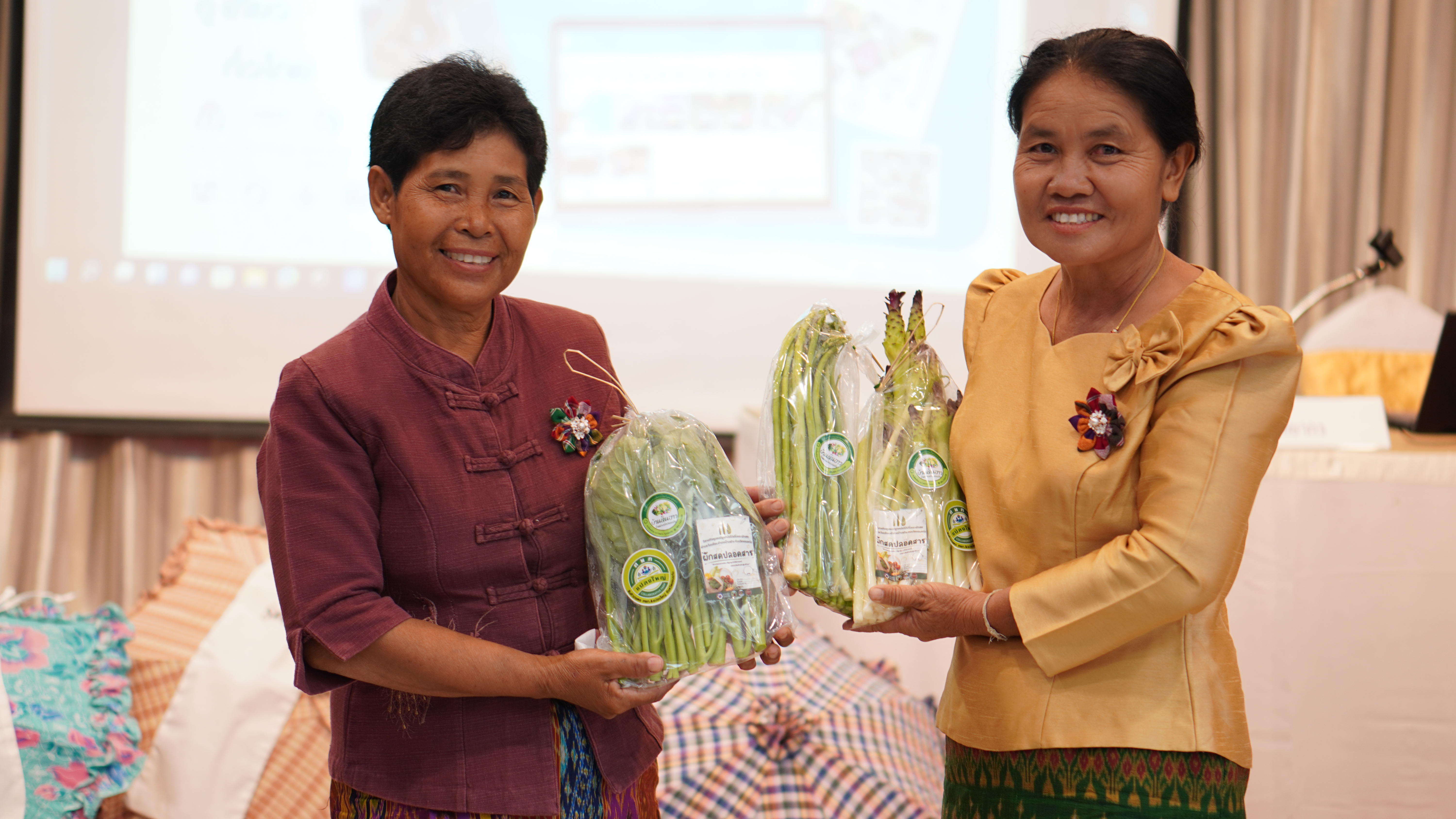 พช.ขอนแก่น : พัฒนาชุมชนร่วมกับคณะมนุษย์ศาสตร์ มข. จัดอบรมเชิงปฏิบัติการ “แชะ-Change-Chic-Click-แชร์ : The Rhythms for Khon Kaen OTOP Digital Entrepreneurs”