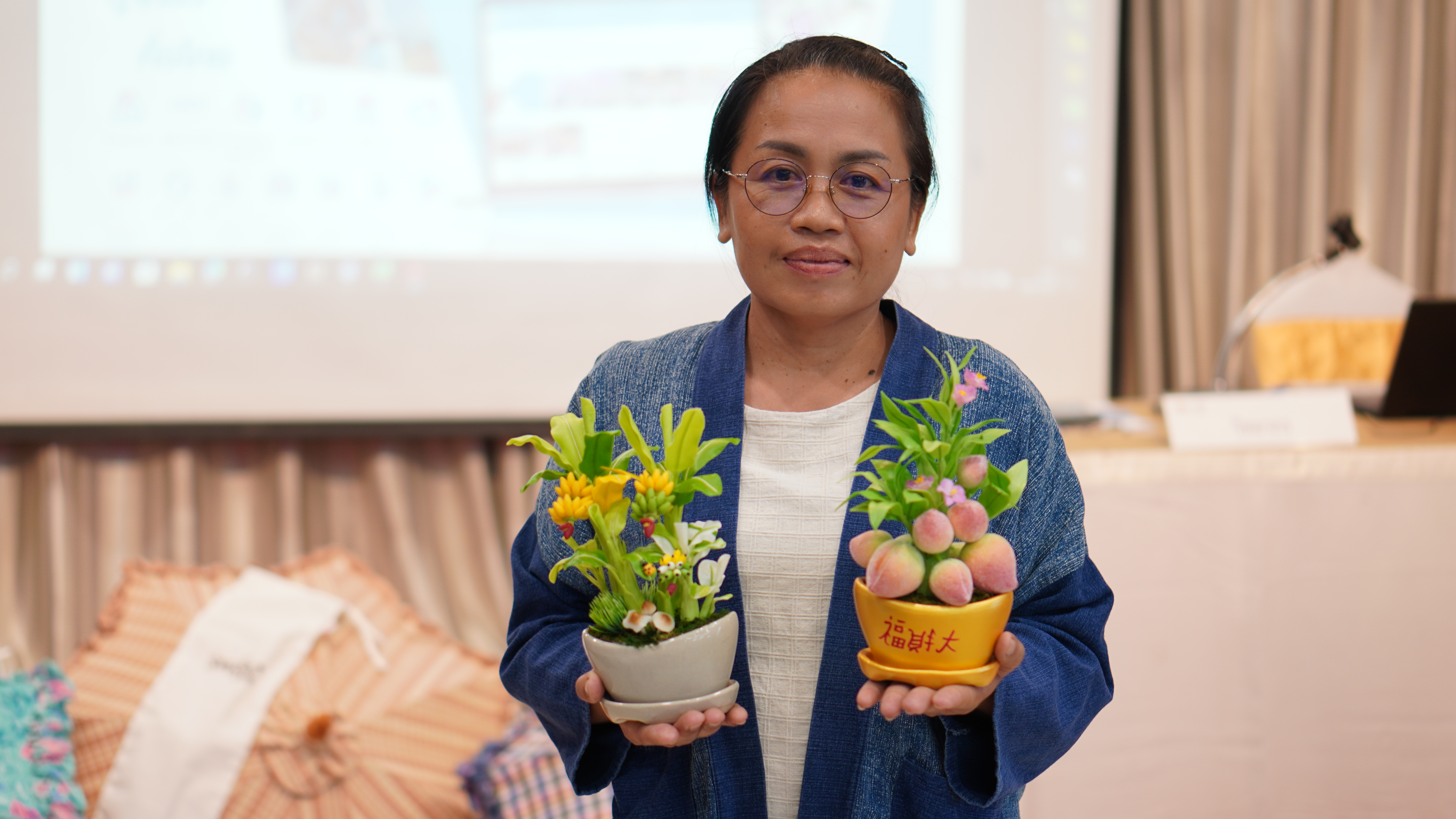 พช.ขอนแก่น : พัฒนาชุมชนร่วมกับคณะมนุษย์ศาสตร์ มข. จัดอบรมเชิงปฏิบัติการ “แชะ-Change-Chic-Click-แชร์ : The Rhythms for Khon Kaen OTOP Digital Entrepreneurs”