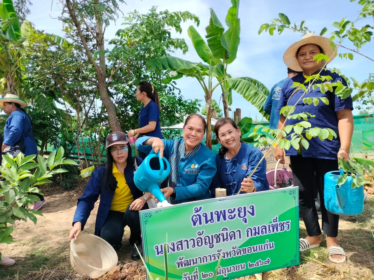 พช.ขอนแก่น : น้อมนำหลักปรัชญาของเศรษฐกิจพอเพียงผ่านการดำเนินโครงการเฉลิมพระเกียรติพระบาทสมเด็จพระเจ้าอยู่หัว เนื่องในโอกาสมหามงคลเฉลิมพระชนมพรรษา 6 รอบ 28 กรกฎาคม 2567 ณ ศูนย์เรียนรู้ ทฤษฎีใหม่ รูปแบบ“โคก หนอง นา ” นางสาววิรัศณี ศรีอุทธา ม.12 ต.ในเมือง อ.เวียงเก่า จ.ขอนแก่น