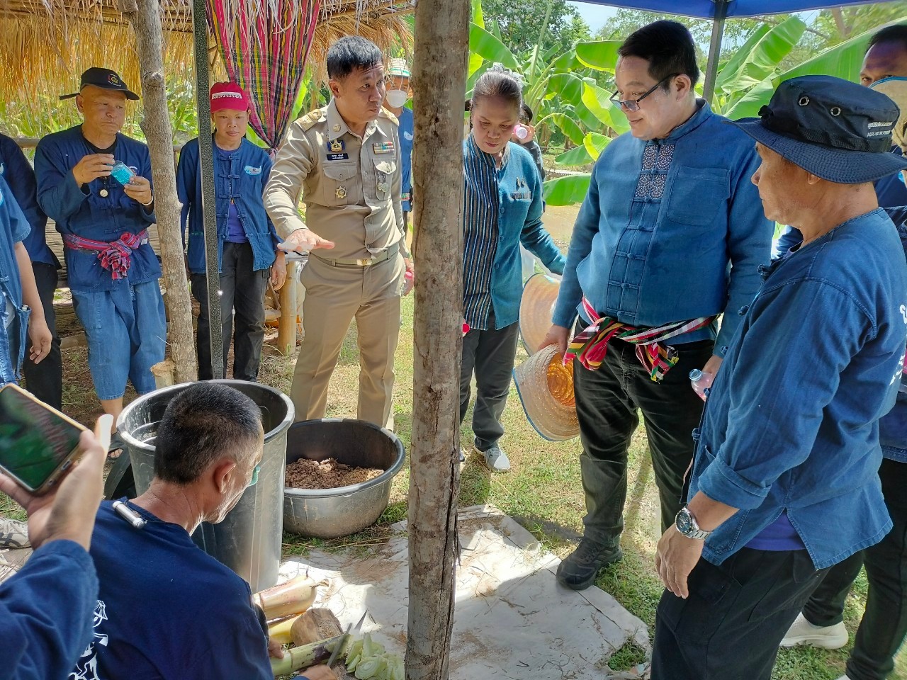 พช.ขอนแก่น : น้อมนำหลักปรัชญาของเศรษฐกิจพอเพียงผ่านการดำเนินโครงการเฉลิมพระเกียรติพระบาทสมเด็จพระเจ้าอยู่หัว เนื่องในโอกาสมหามงคลเฉลิมพระชนมพรรษา 6 รอบ 28 กรกฎาคม 2567 ณ ศูนย์เรียนรู้ ทฤษฎีใหม่ รูปแบบ“โคก หนอง นา ” นางสาววิรัศณี ศรีอุทธา ม.12 ต.ในเมือง อ.เวียงเก่า จ.ขอนแก่น
