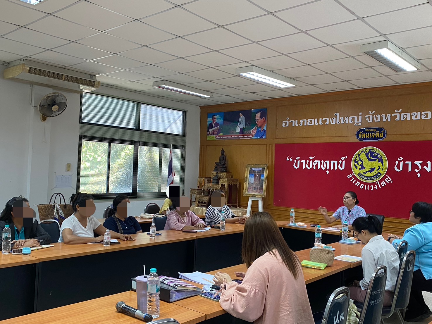 พช.ขอนแก่น : ลงพื้นที่ติดตามและสนับสนุนการดำเนินงาน การบริหารจัดการหนี้ค้างชำระกองทุนพัฒนาบทบาทสตรี อำเภอแวงใหญ่