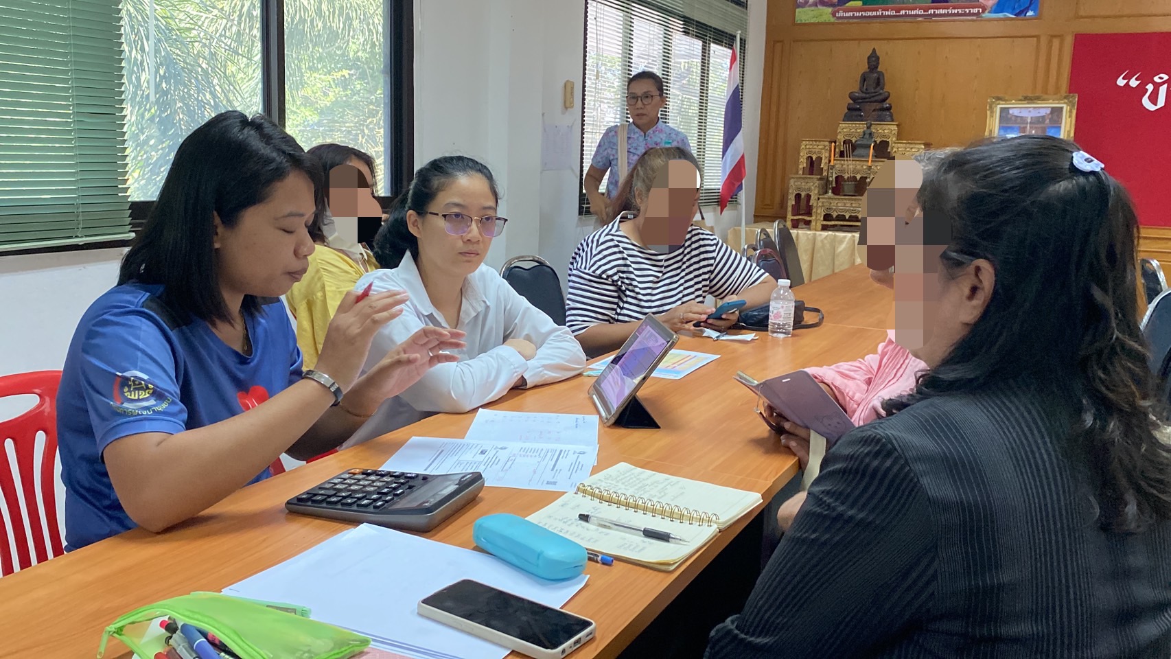 พช.ขอนแก่น : ลงพื้นที่ติดตามและสนับสนุนการดำเนินงาน การบริหารจัดการหนี้ค้างชำระกองทุนพัฒนาบทบาทสตรี อำเภอแวงใหญ่