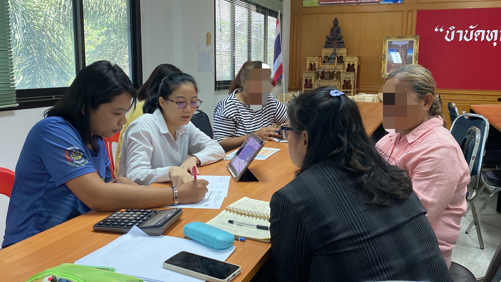 พช.ขอนแก่น : ลงพื้นที่ติดตามและสนับสนุนการดำเนินงาน การบริหารจัดการหนี้ค้างชำระกองทุนพัฒนาบทบาทสตรี อำเภอแวงใหญ่